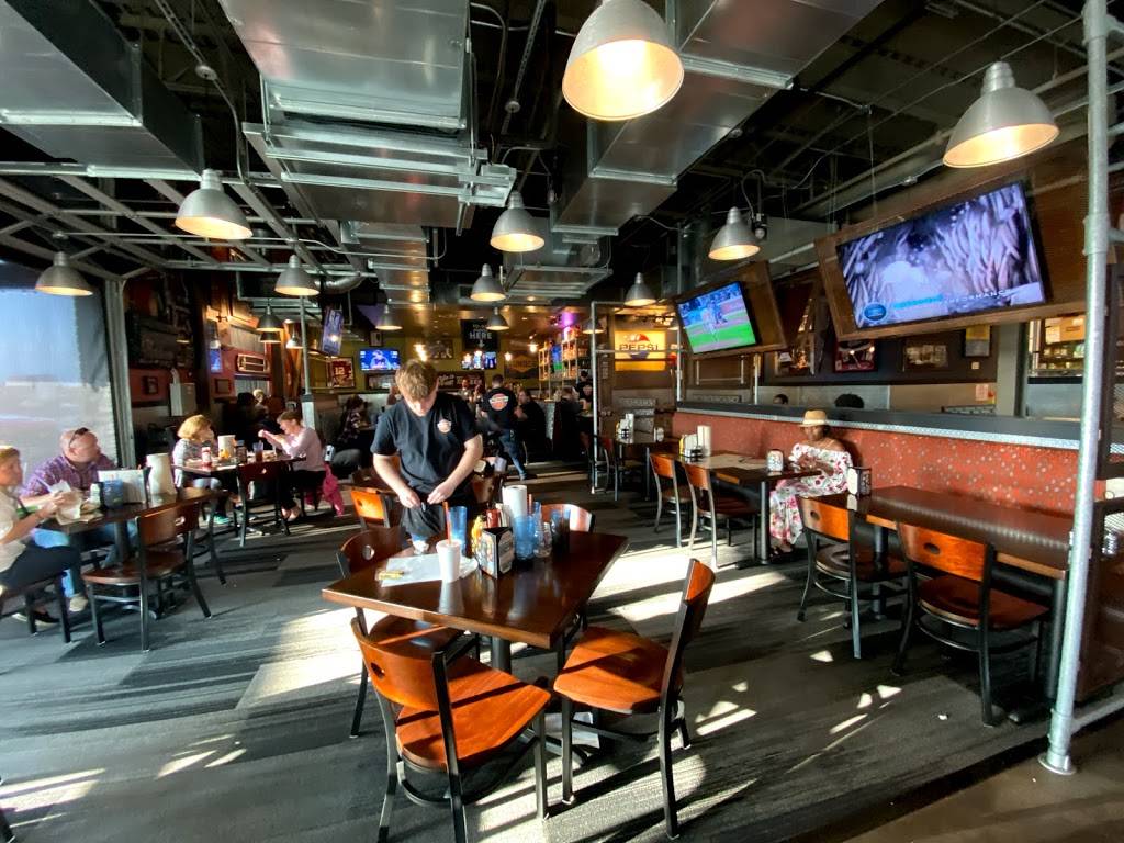 Bad Daddys Burger Bar | restaurant | 2317 Memorial Pkwy SW, Huntsville, AL 35801, USA | 2569704466 OR +1 256-970-4466