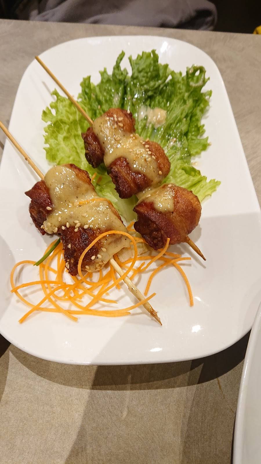 The Villa | restaurant | 813 Dundas St W, Whitby, ON L1N 2N6, Canada | 9056681688 OR +1 905-668-1688