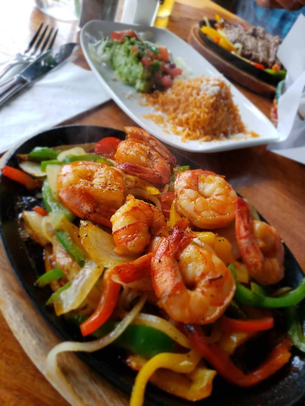 Los Agaves Restaurant | restaurant | 600 N Milpas St, Santa Barbara, CA 93103, USA | 8055642626 OR +1 805-564-2626