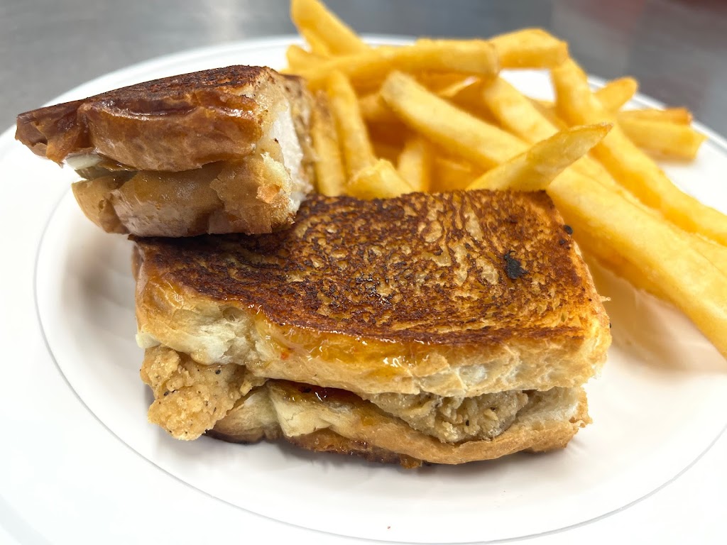 Victory Sportsman at Goose Pond Colony - BAIT - TACKLE - GRILL | restaurant | 417 Ed Hembree Dr, Scottsboro, AL 35769, USA | 2563695777 OR +1 256-369-5777