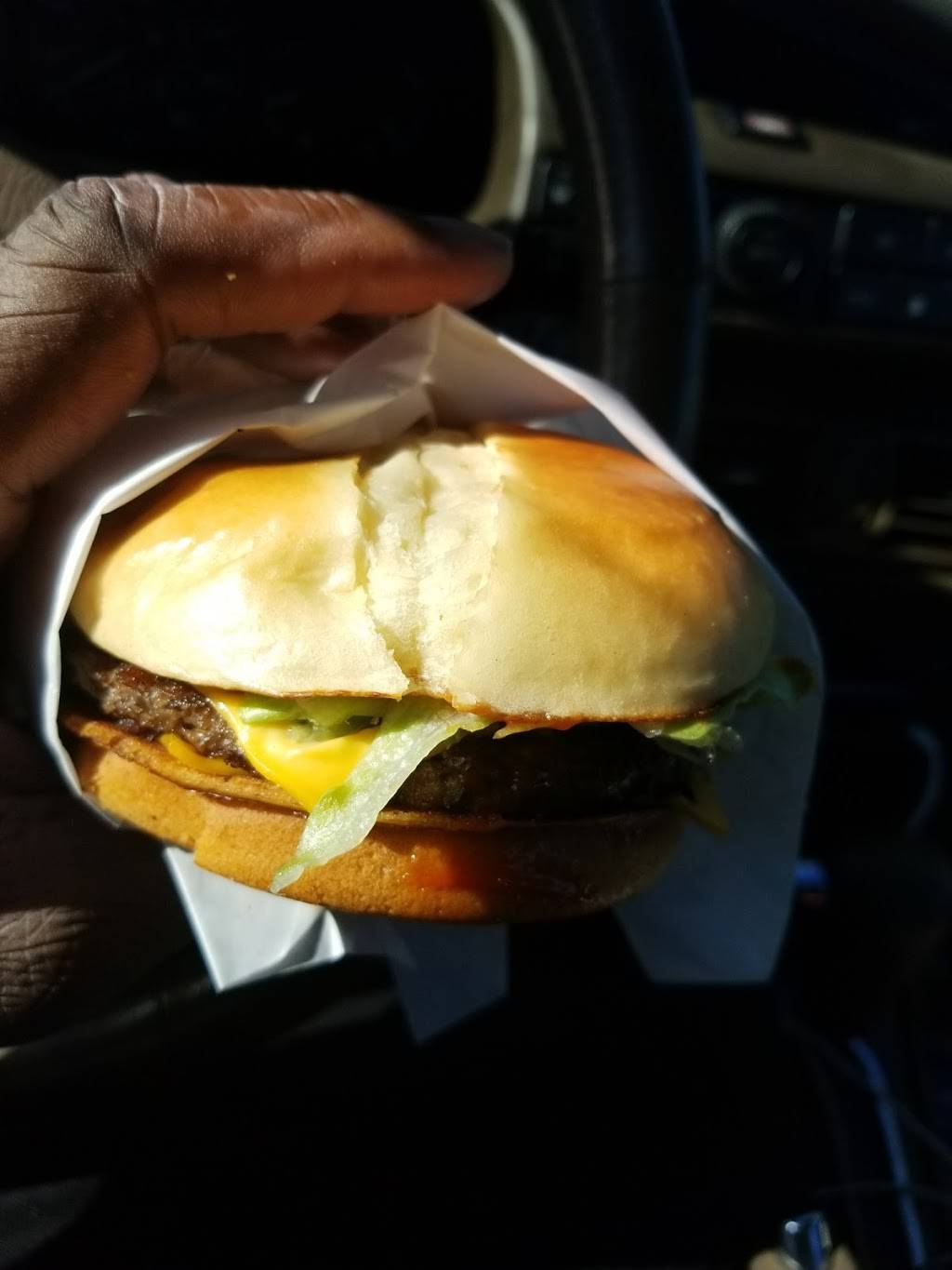 Jack in the Box | restaurant | 2204 W, TX-12 Loop, Dallas, TX 75220, USA | 2143513104 OR +1 214-351-3104