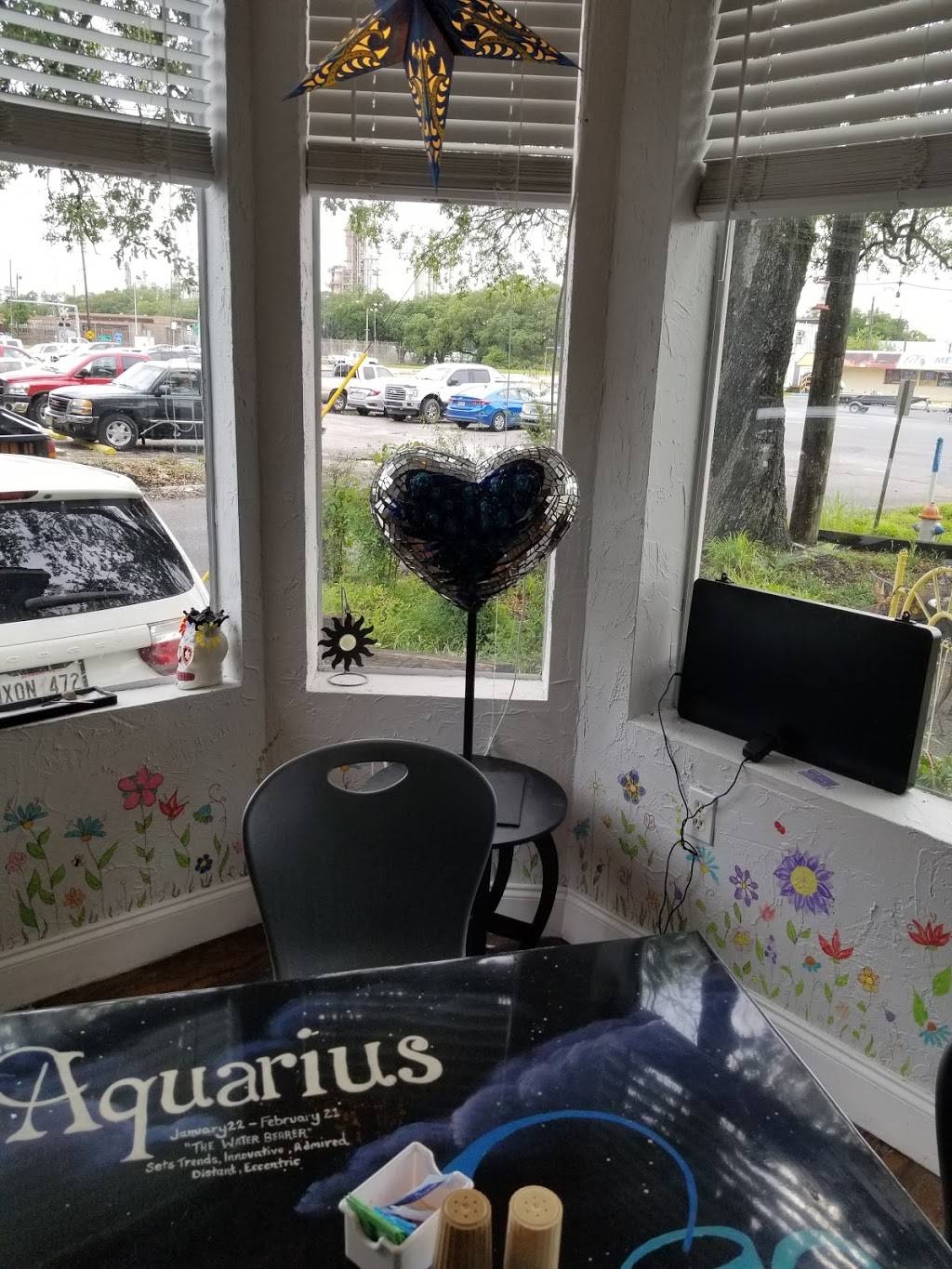Cafe Aquarius | restaurant | 2101 Paris Rd, Chalmette, LA 70043, USA | 5045103080 OR +1 504-510-3080