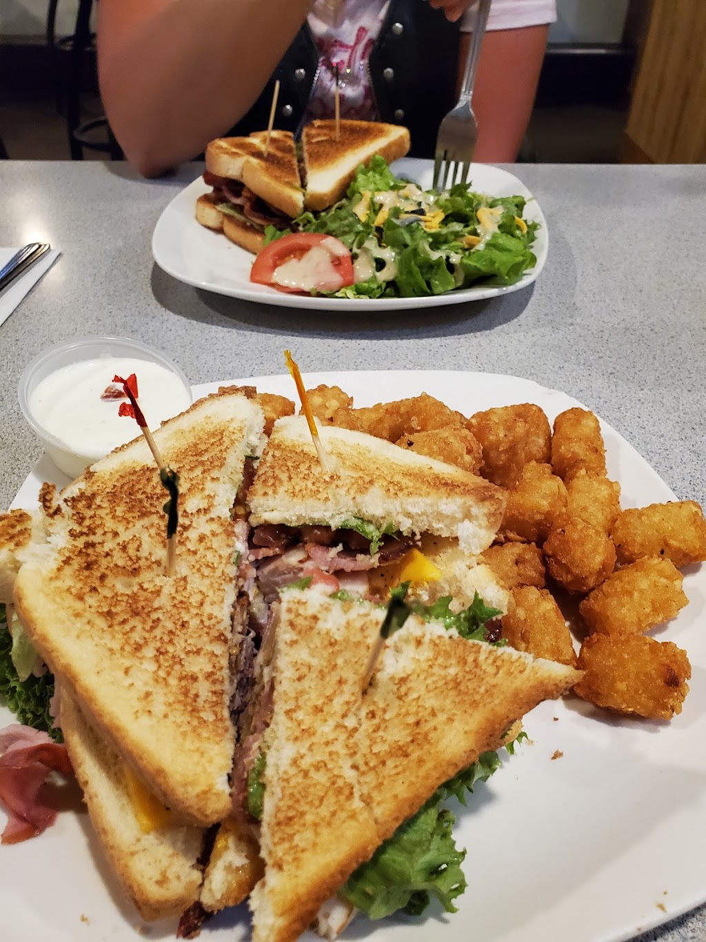 The Knotty Pine Resturant & Lounge | restaurant | 645 S Clark Ave, Republic, WA 99166, USA | 5097750926 OR +1 509-775-0926