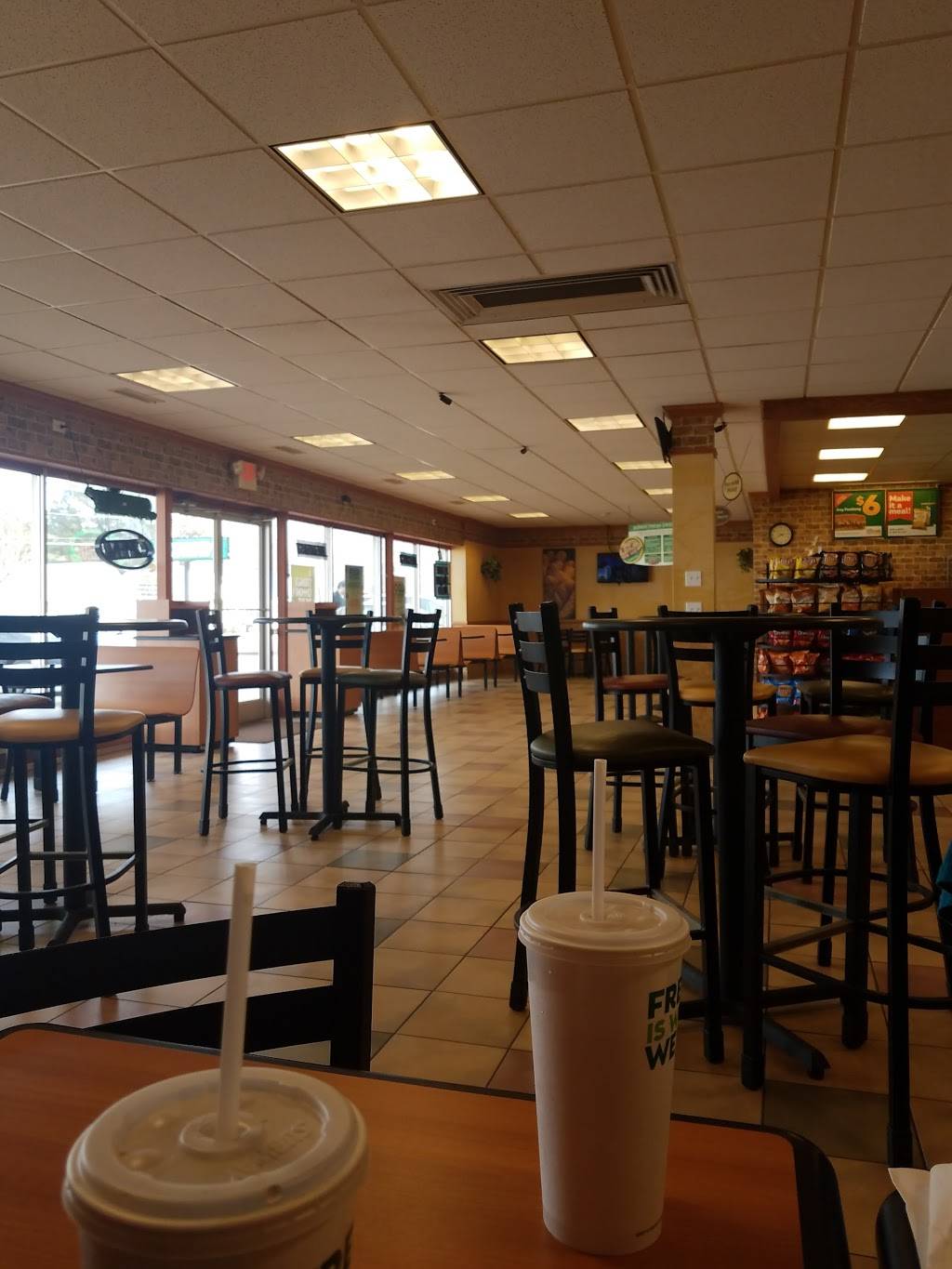 Subway | restaurant | 1105 Main St, Victoria, VA 23974, USA | 4346961400 OR +1 434-696-1400