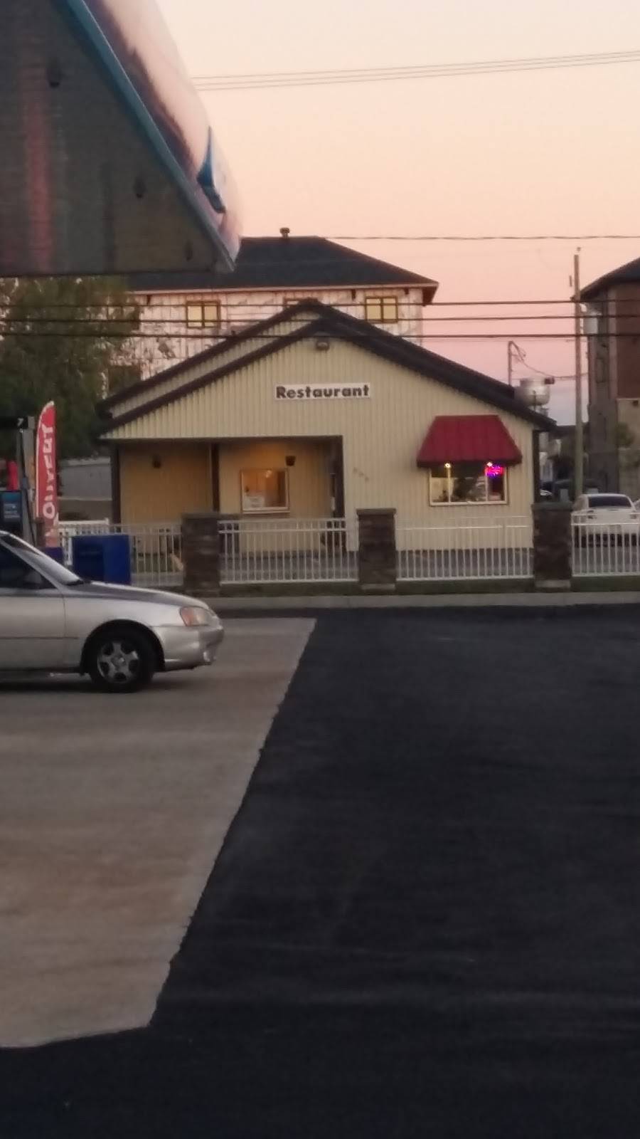 Restaurant Chez T-Yvon Patates | restaurant | 596 Rue Principale, Saint-Amable, QC J0L 1N0, Canada | 4506490381 OR +1 450-649-0381