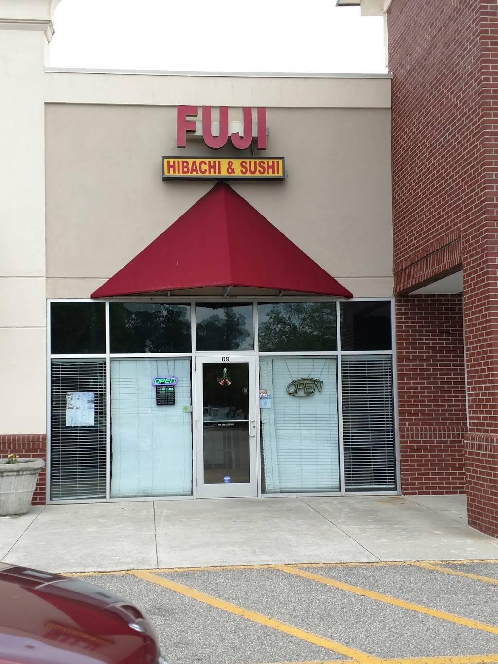 Fuji Hibachi & Sushi | restaurant | 2608 Main St # B, Conway, SC 29526, USA | 8434881358 OR +1 843-488-1358