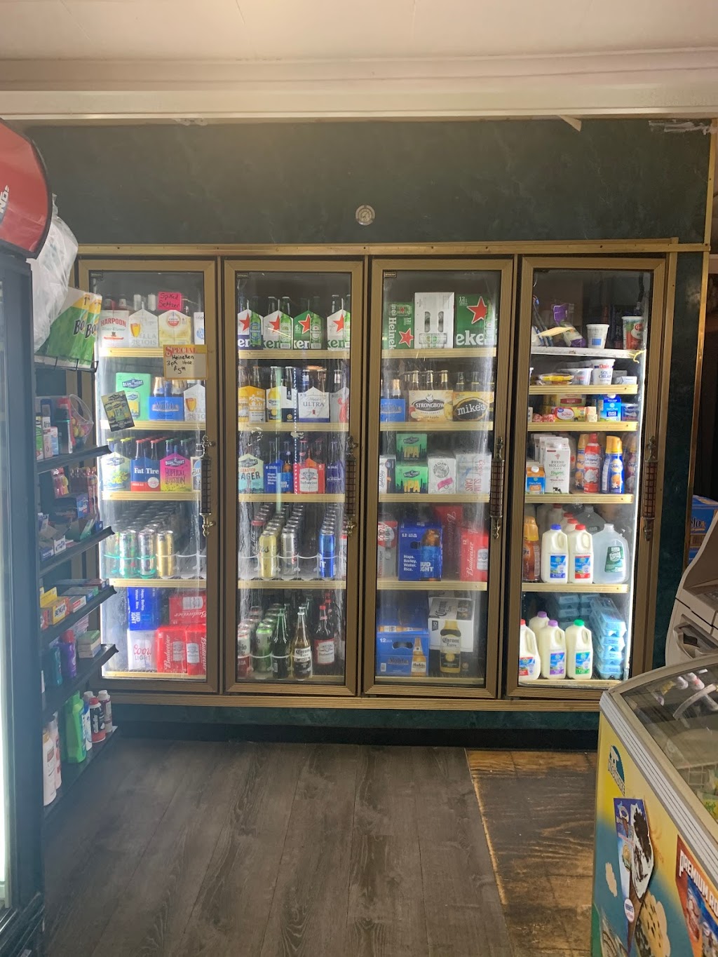 Johns Country Store | restaurant | 479 S Ocean Ave, Patchogue, NY 11772, USA | 6316276370 OR +1 631-627-6370