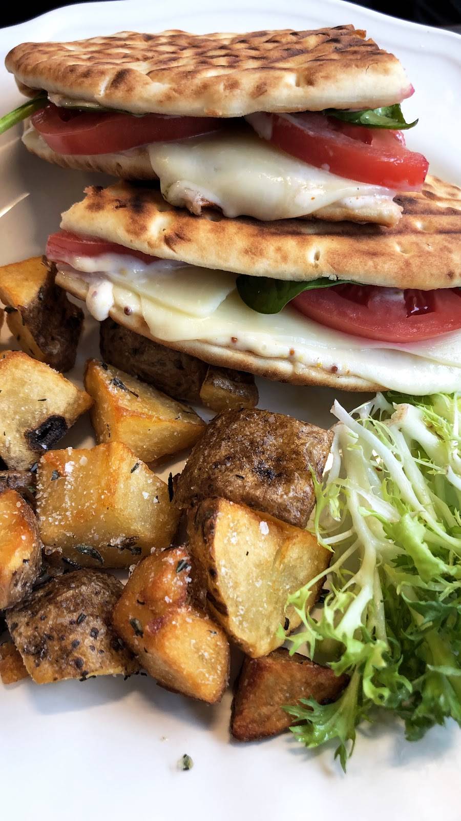 Beets and Carrots | restaurant | 9905 3rd Ave, Brooklyn, NY 11209, USA | 7183335011 OR +1 718-333-5011