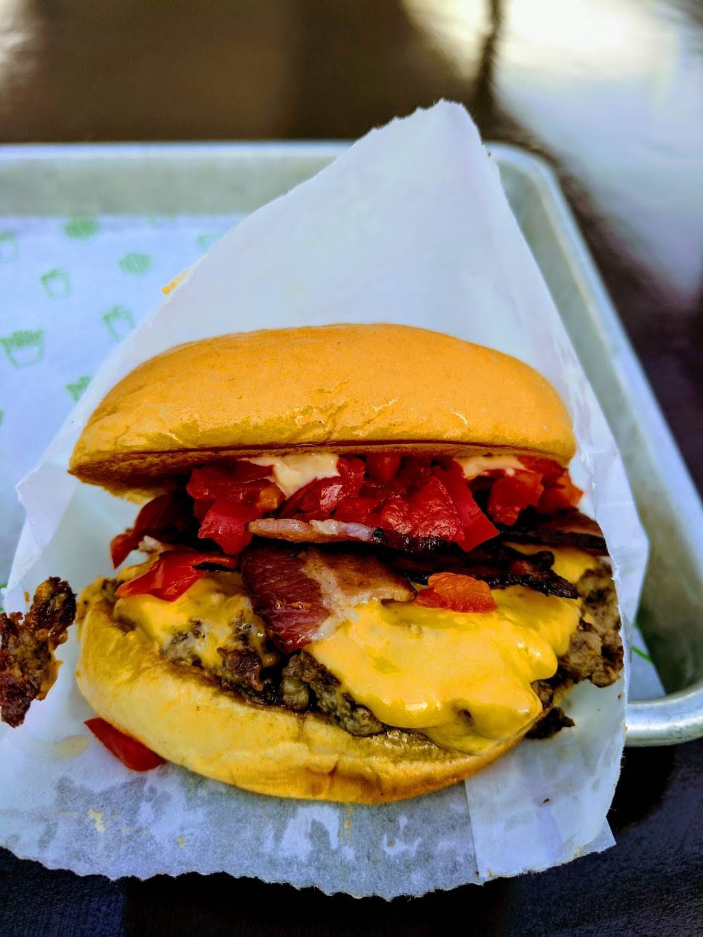 Shake Shack | restaurant | 10250 CA-2, Los Angeles, CA 90067, USA | 4242180076 OR +1 424-218-0076