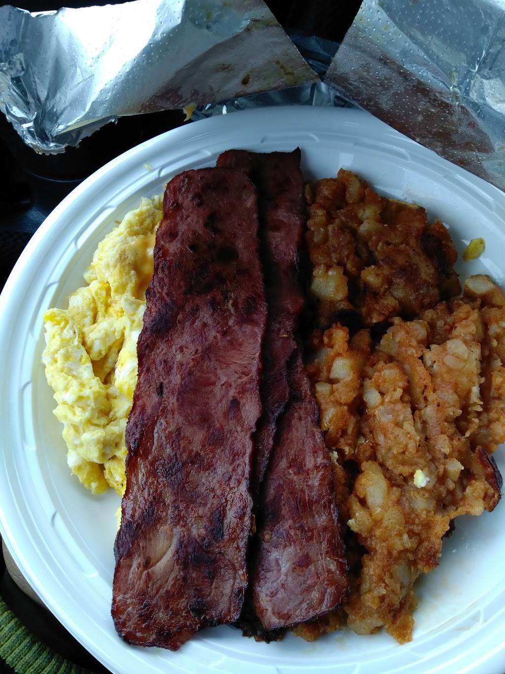 White Corner Restaurant | restaurant | 4401 Southern Ave SE, Capitol Heights, MD 20743, USA | 3014202010 OR +1 301-420-2010