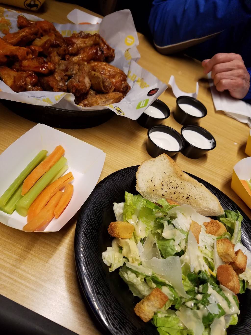 Buffalo Wild Wings | restaurant | 2090 Diamond Blvd, Concord, CA 94520, USA | 9256099784 OR +1 925-609-9784