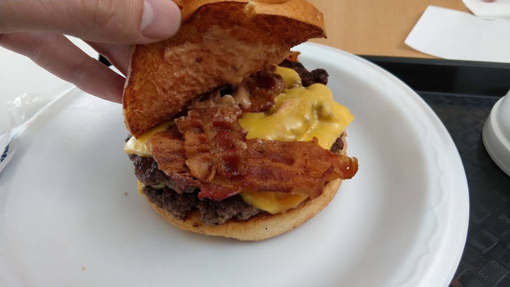 Stage Deli | restaurant | 2800 W Big Beaver Rd, Troy, MI 48084, USA | 2486376622 OR +1 248-637-6622