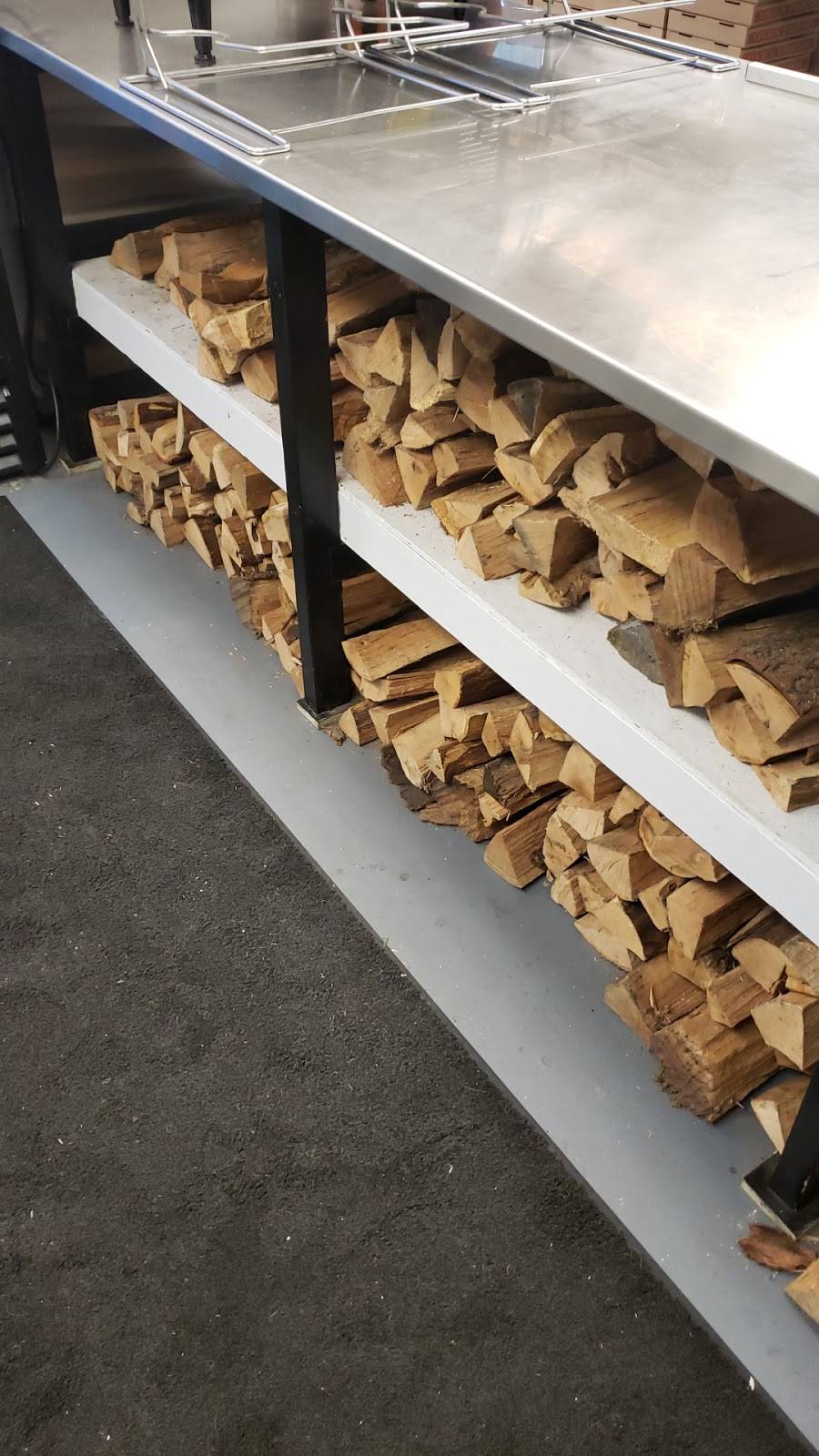 Woodfellas Pizza & Wings | restaurant | 22 Bayview Ave, Stonington, CT 06378, USA | 8607159663 OR +1 860-715-9663