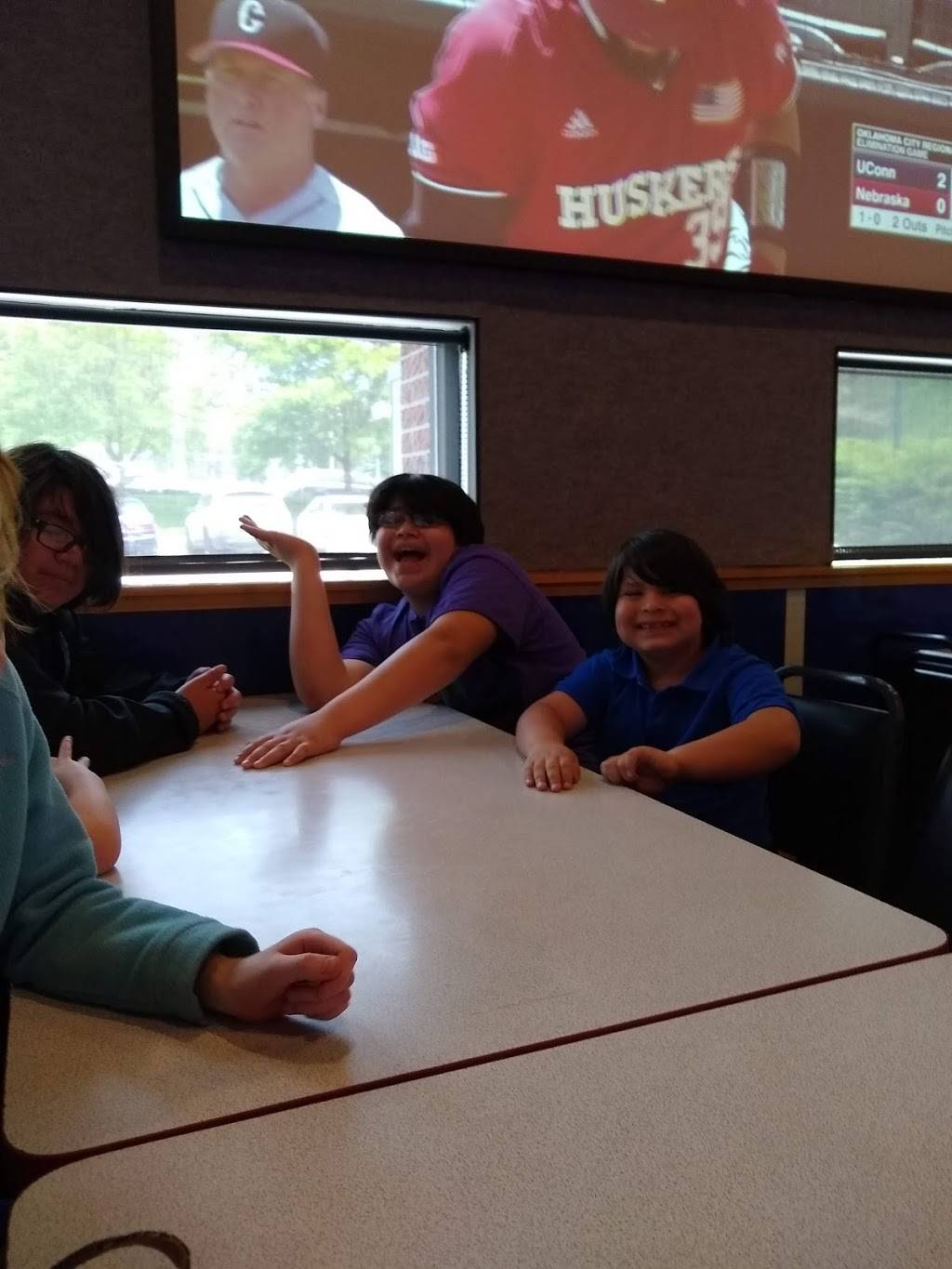 Mamas Pizza | restaurant | 15615 Pacific St #2187, Omaha, NE 68118, USA | 4029335090 OR +1 402-933-5090