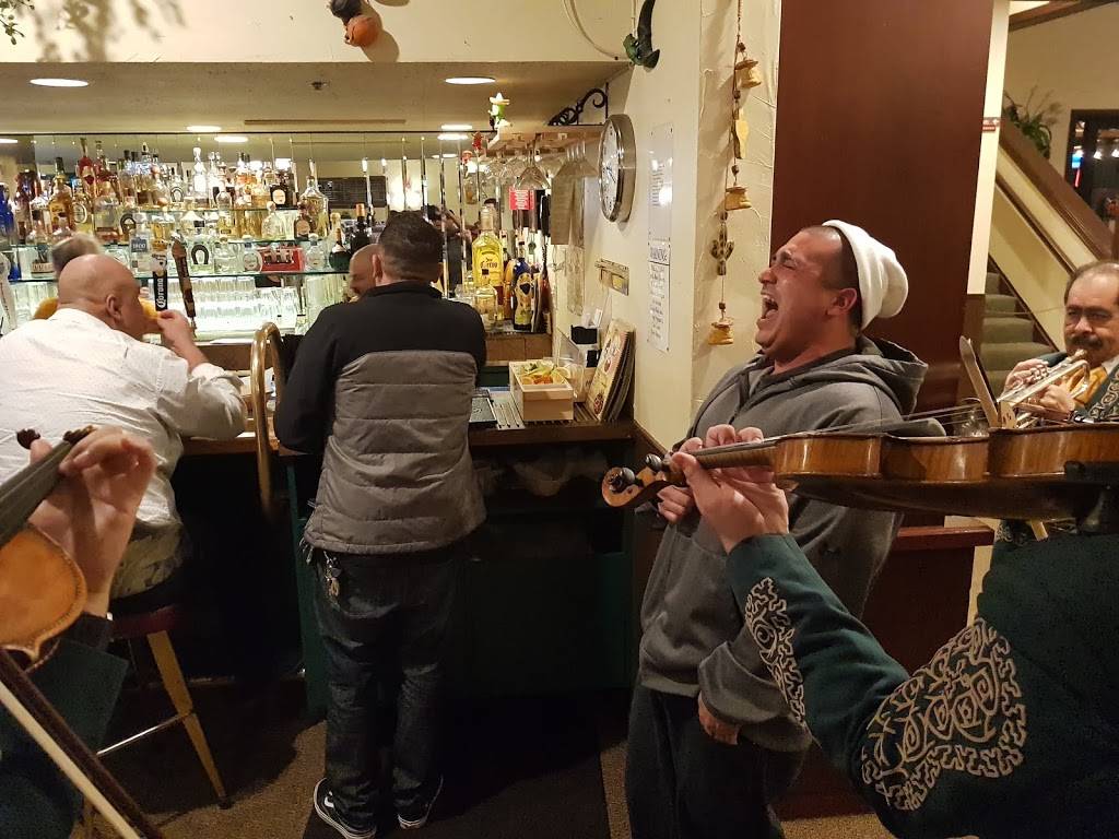 Jorges El Tapatio | restaurant | 572 W 11th St, Tracy, CA 95376, USA | 2098329000 OR +1 209-832-9000