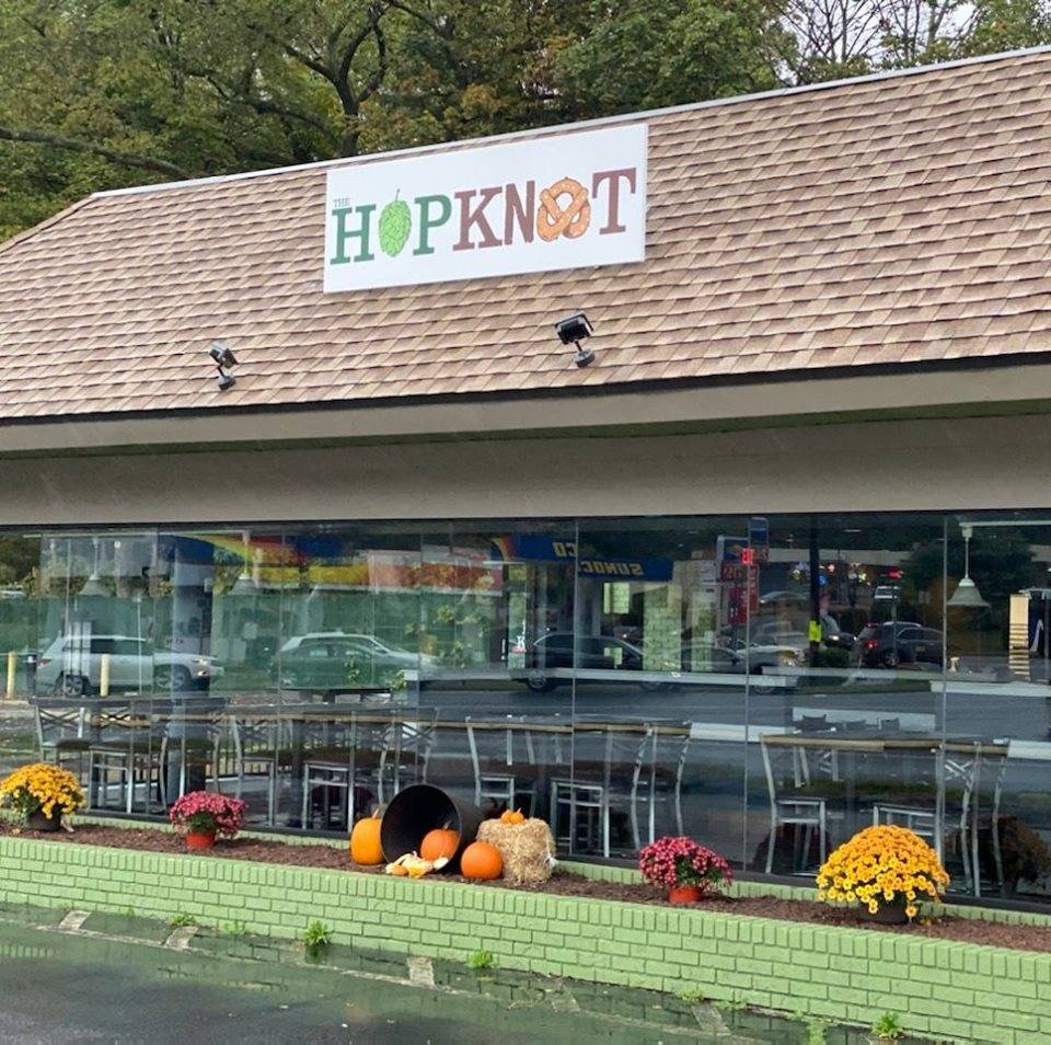The Hop Knot Hamden | restaurant | 2425 Dixwell Ave, Hamden, CT 06514, USA | 2038917144 OR +1 203-891-7144