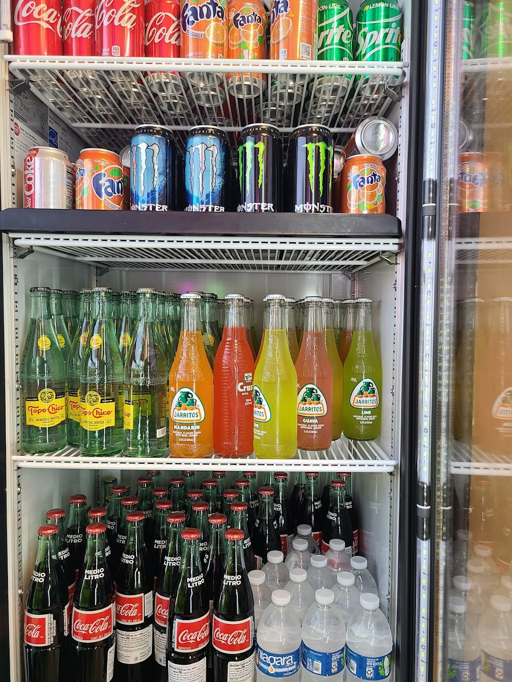 Las Villanas Restaurant | restaurant | 6562 E Olympic Blvd, Los Angeles, CA 90022, USA | 3232133217 OR +1 323-213-3217