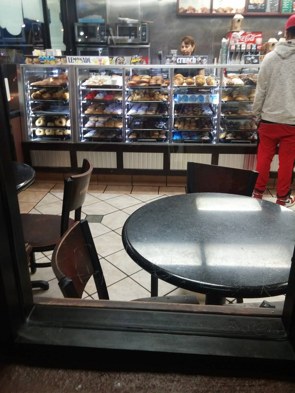 Yum Yum Donuts | cafe | 11150 Long Beach Blvd, Lynwood, CA 90262, USA | 3106375837 OR +1 310-637-5837