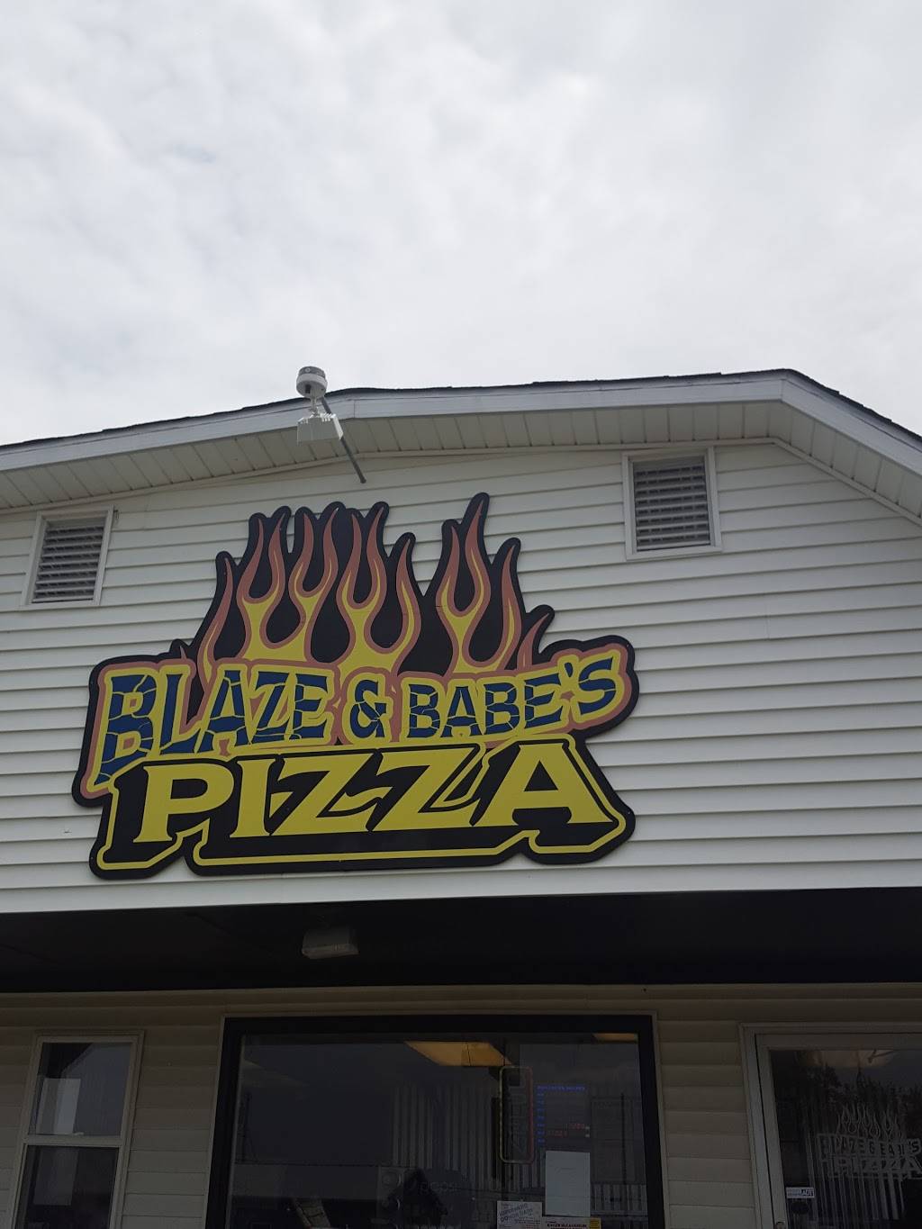 Blaze & Babes | restaurant | 508 N State St, Pioneer, OH 43554, USA | 4197371313 OR +1 419-737-1313