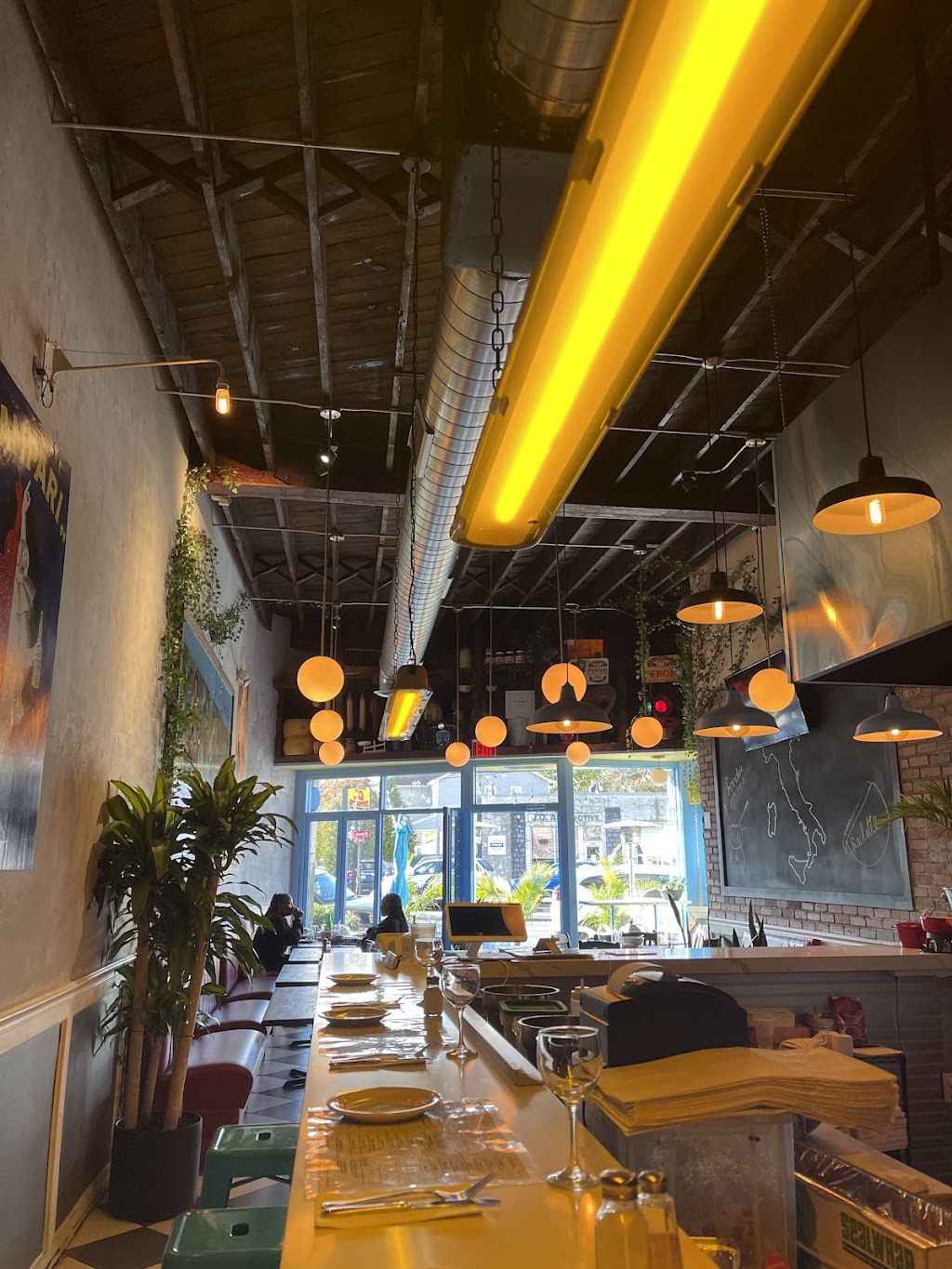 Popolari | restaurant | 1047 Broad St, Bloomfield, NJ 07003, USA | 9733380616 OR +1 973-338-0616