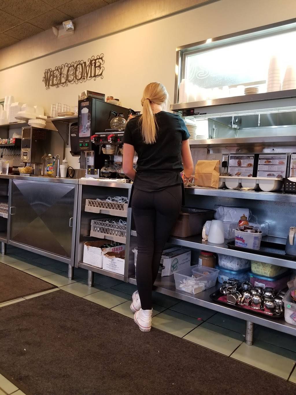 Island Coney | restaurant | 8200 Macomb St, Grosse Ile Township, MI 48138, USA | 7346926639 OR +1 734-692-6639