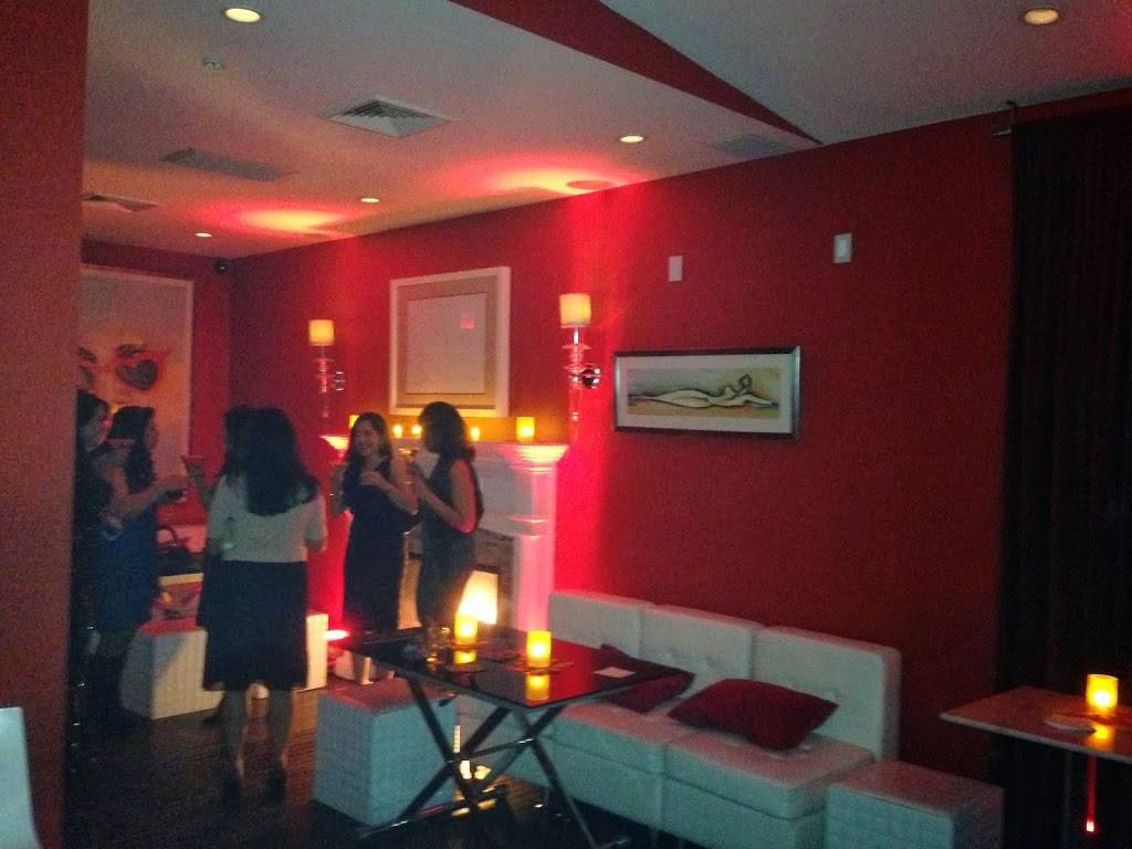 Chalet | restaurant | 1 Railroad Ave, Roslyn, NY 11576, USA | 5166217975 OR +1 516-621-7975