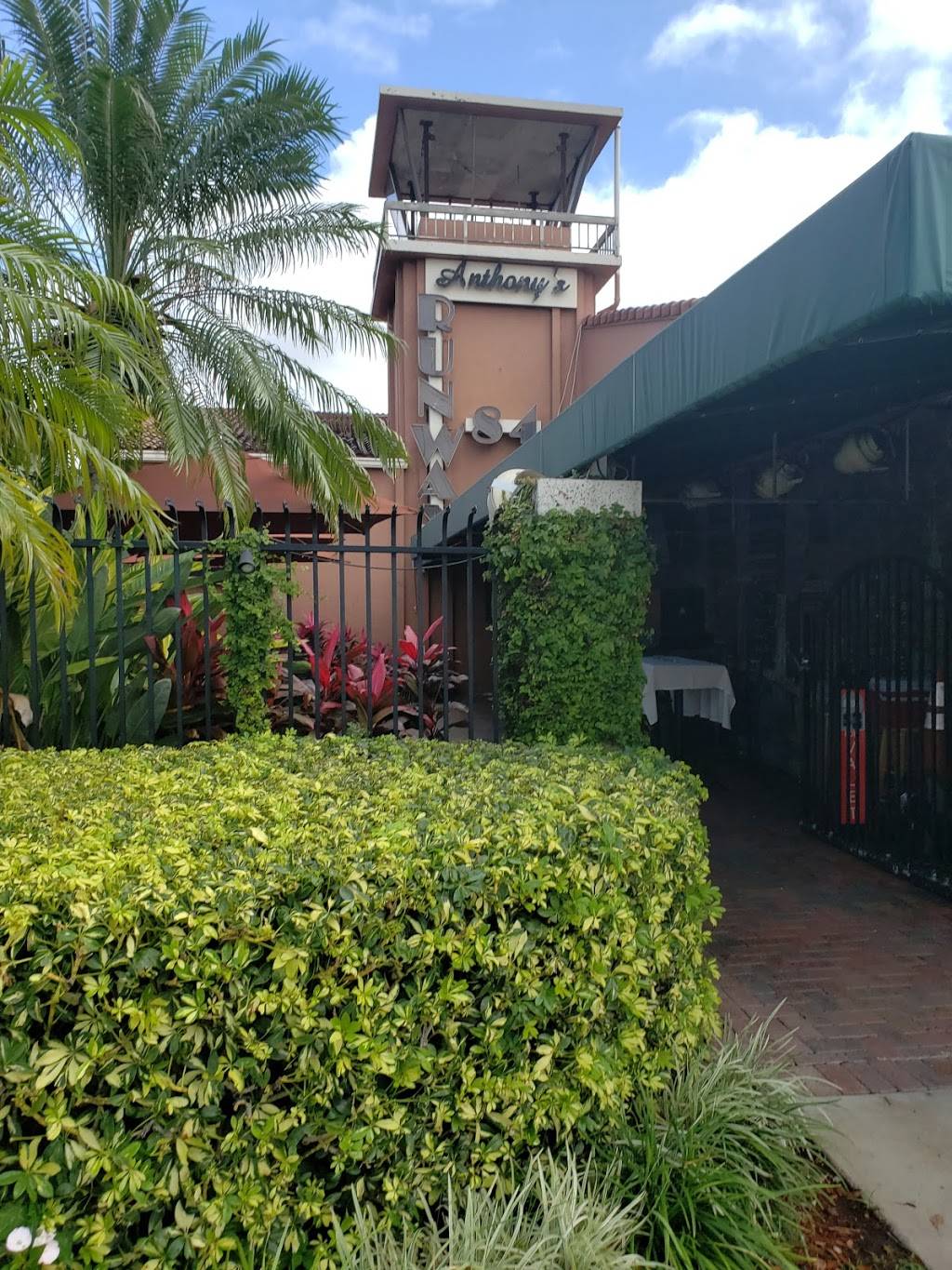 Anthonys Runway 84 | night club | 330 W State Rd 84, Fort Lauderdale, FL 33315, USA | 9544678484 OR +1 954-467-8484