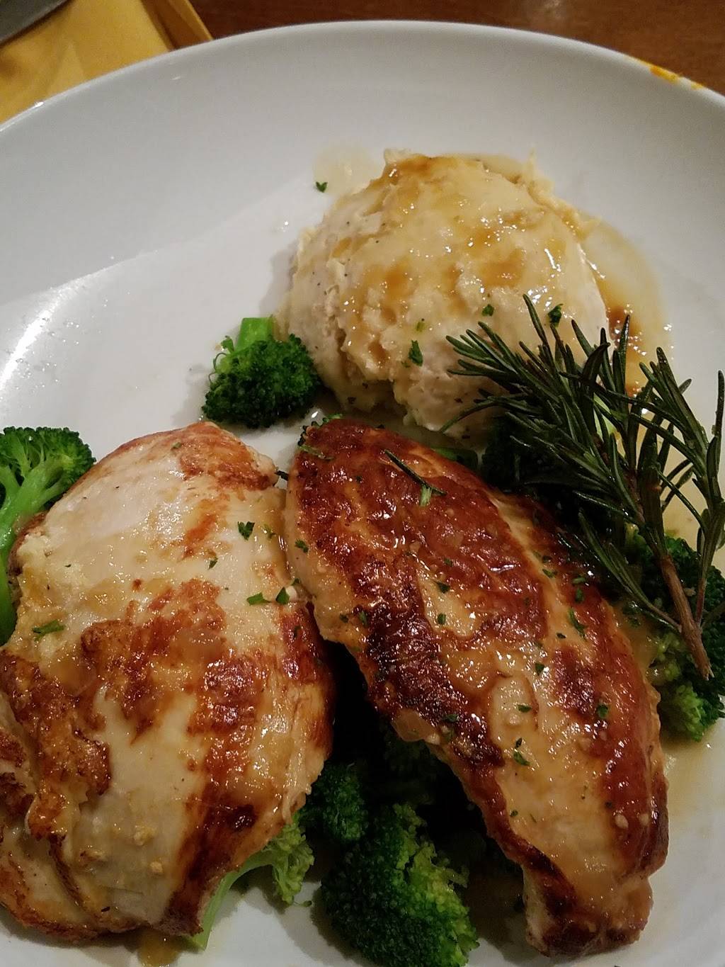 Olive Garden Italian Restaurant | meal takeaway | 6850 W Cheyenne Ave, Las Vegas, NV 89108, USA | 7026582144 OR +1 702-658-2144