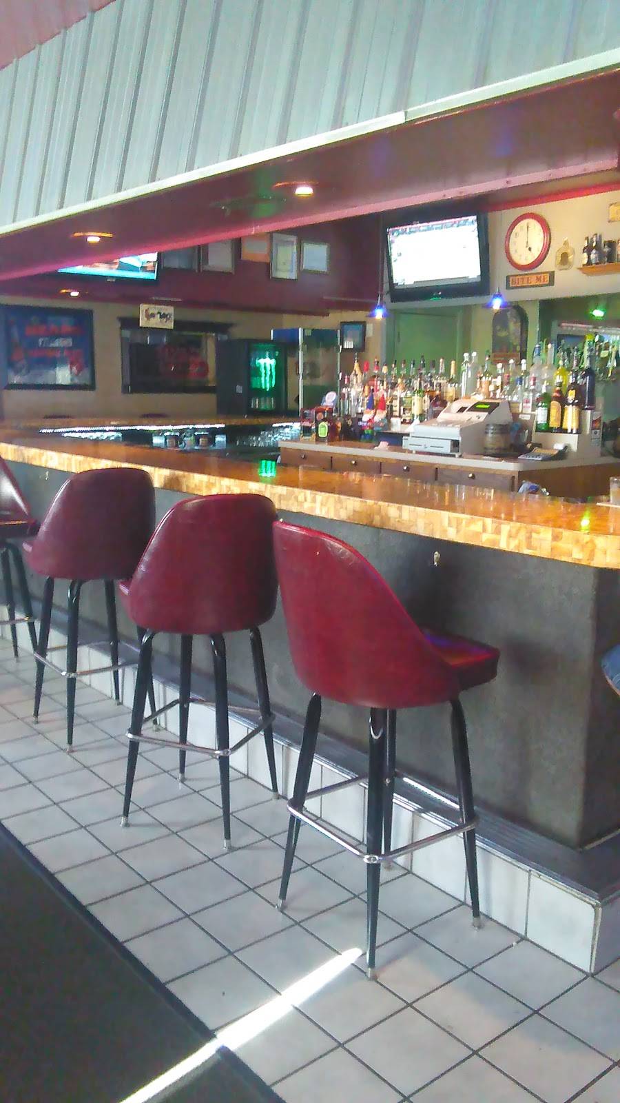 Elliotts Corner Junction | restaurant | 826 N Ladd St, Pontiac, IL 61764, USA | 8158446410 OR +1 815-844-6410