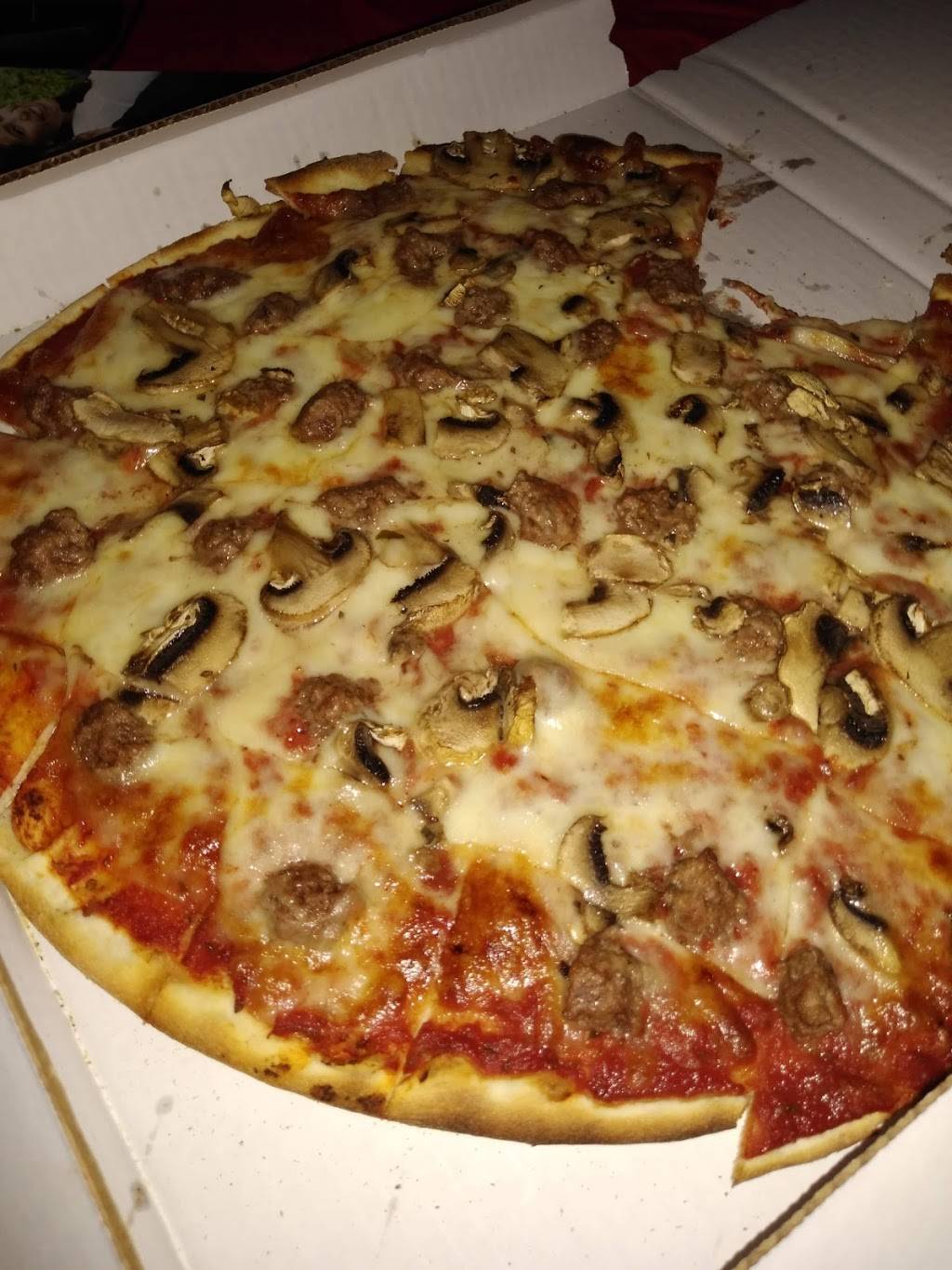 Lisas Pizzeria | restaurant | 2961 N Oakland Ave, Milwaukee, WI 53211, USA | 4143326360 OR +1 414-332-6360
