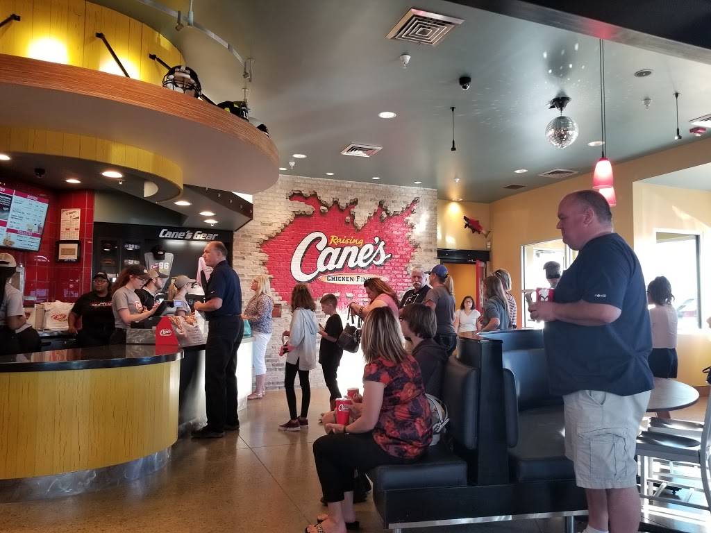 Raising Canes Chicken Fingers | meal takeaway | 5012 Founders Pkwy, Castle Rock, CO 80108, USA | 3036888070 OR +1 303-688-8070
