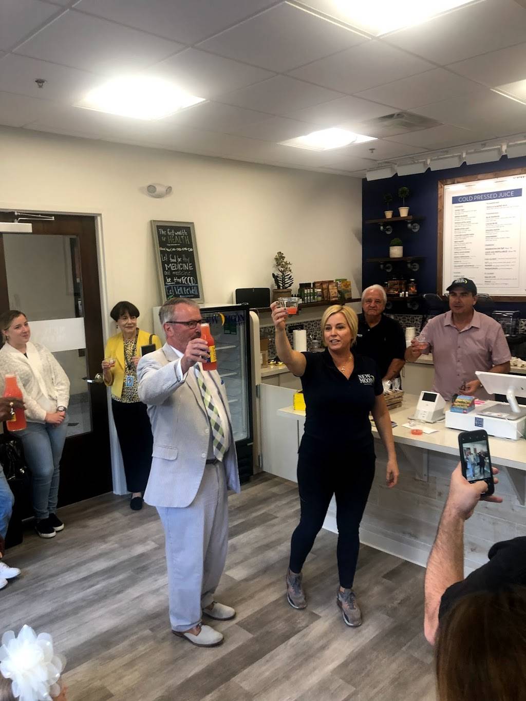 New Moon Market Downtown | cafe | 255 S Orange Ave #109, Orlando, FL 32801, USA | 4076013265 OR +1 407-601-3265