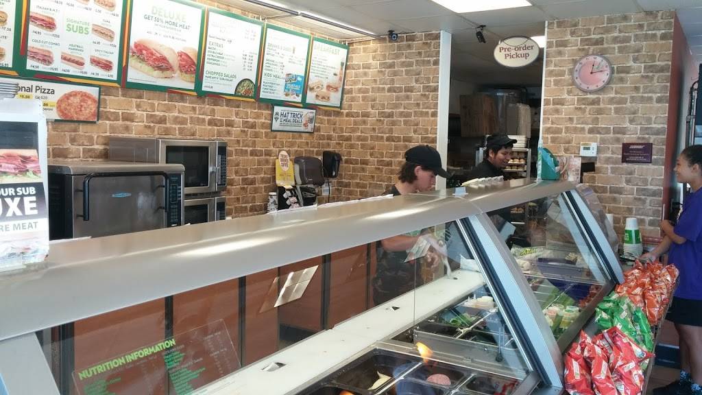 Subway | meal takeaway | 30365 SE High Point Way, Preston, WA 98050, USA | 4252223888 OR +1 425-222-3888