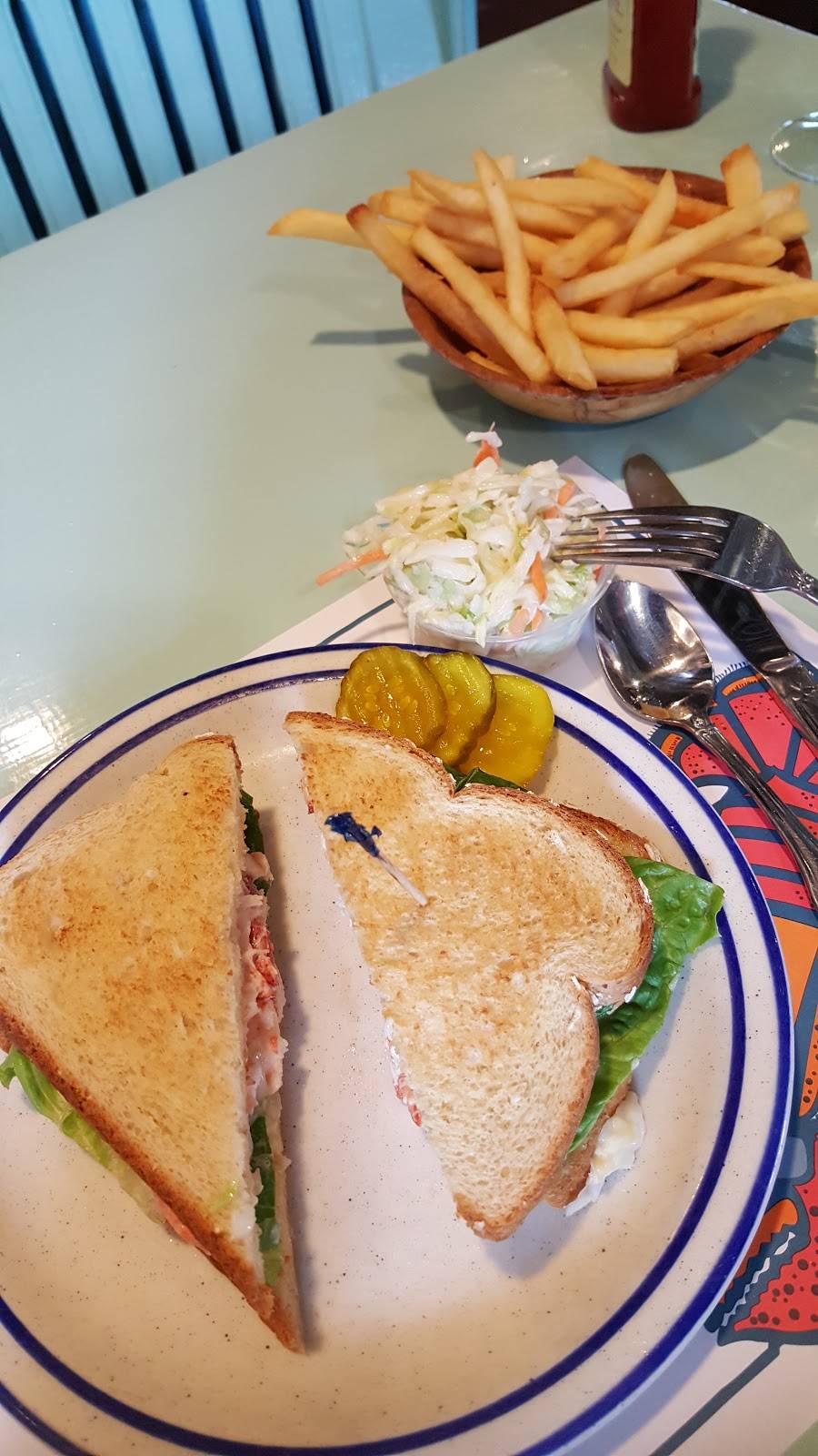 Lobster Claw Restaurant | restaurant | 42 Cranberry Hwy, Orleans, MA 02653, USA | 5082551800 OR +1 508-255-1800