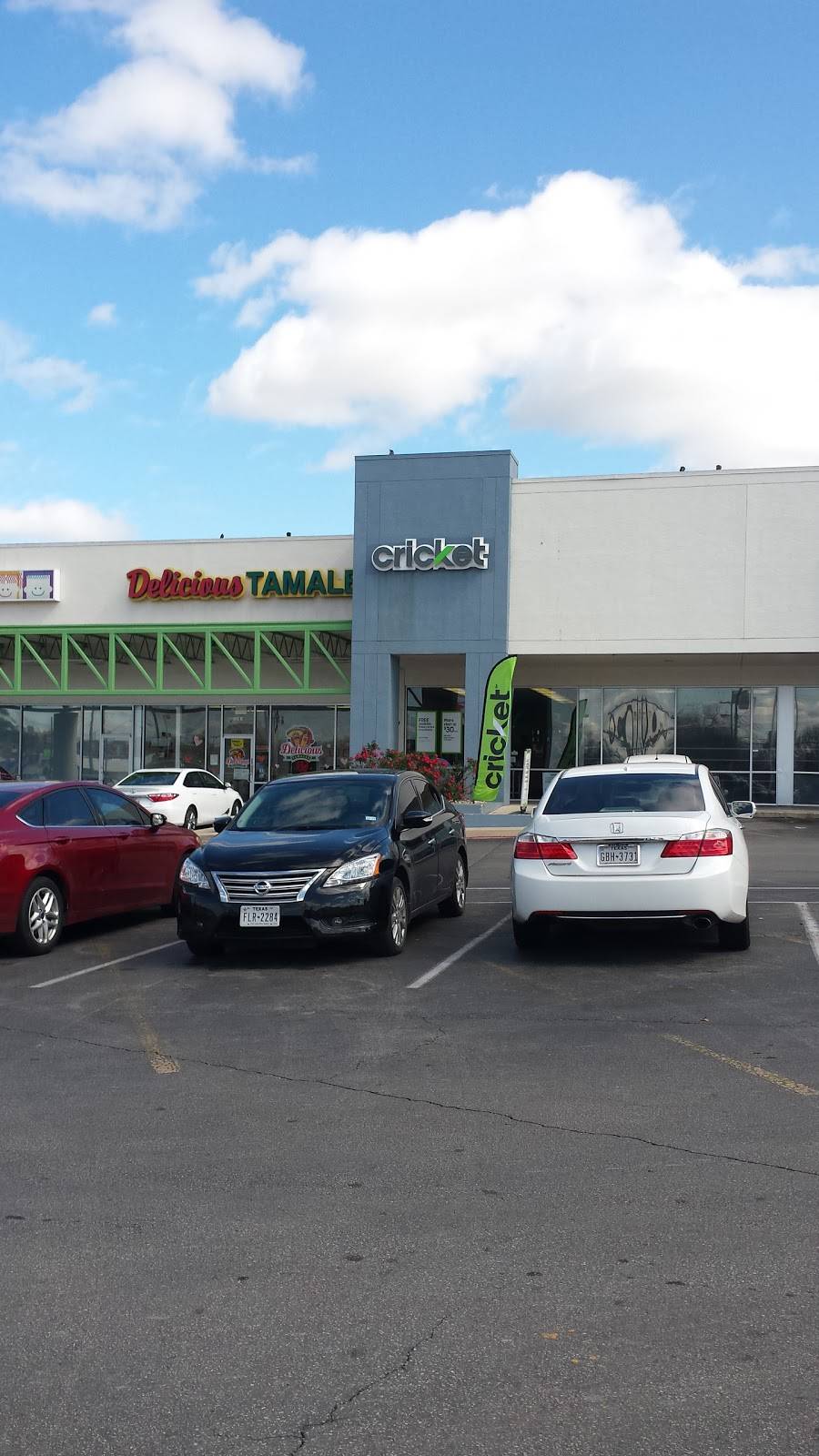 Delicious Tamales | restaurant | 3520 S New Braunfels Ave, San Antonio, TX 78223, USA | 2107350275 OR +1 210-735-0275