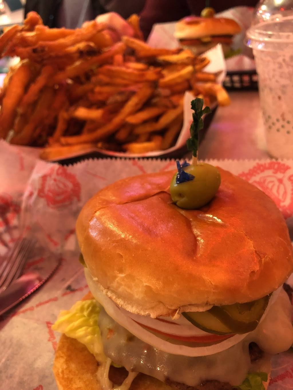 Cheeburger Cheeburger | restaurant | 14921 Shady Grove Rd # G, Rockville, MD 20850, USA | 3013099555 OR +1 301-309-9555