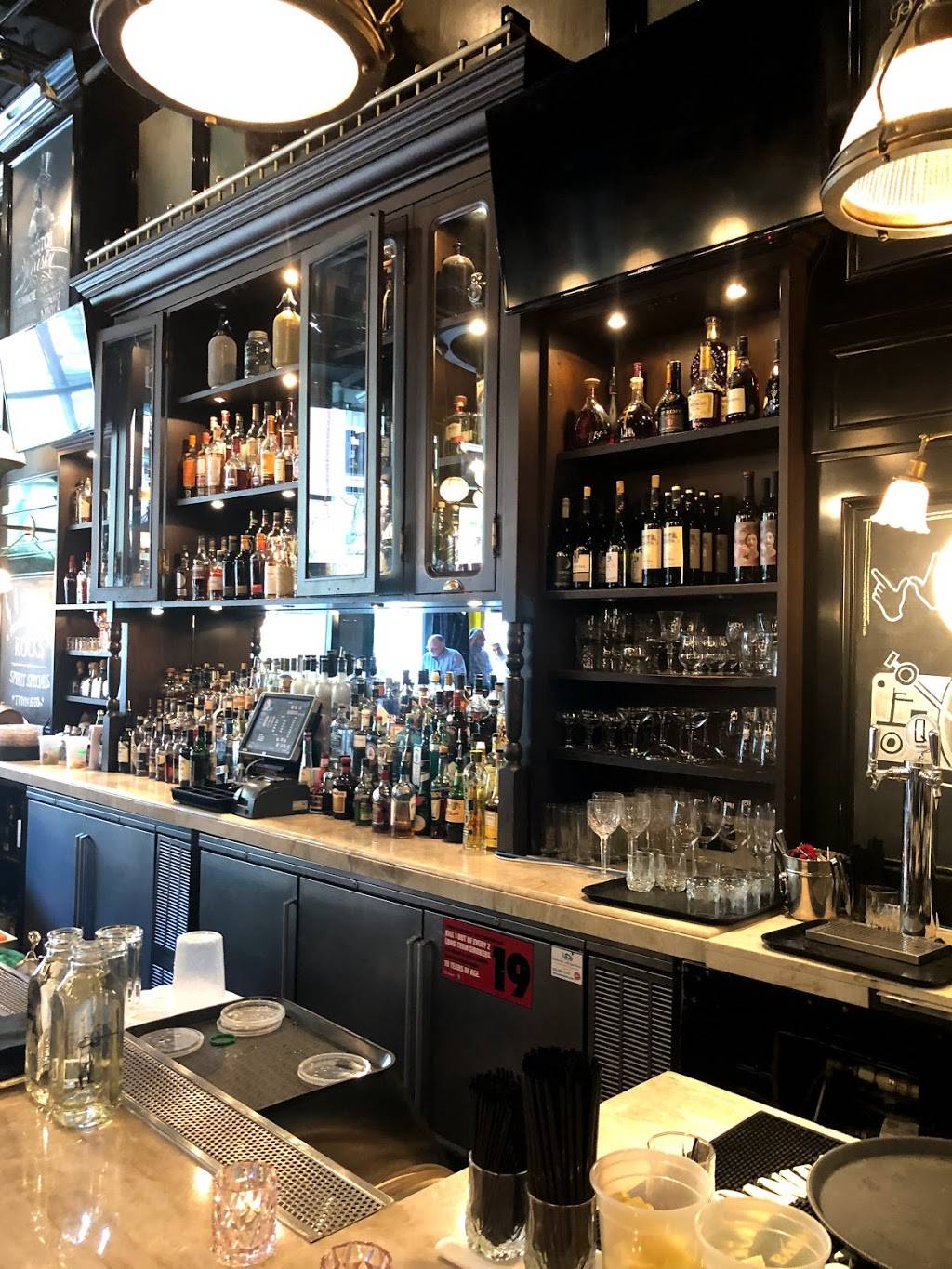 Weslodge Saloon | restaurant | 480 King St W, Toronto, ON M5V 1L7, Canada | 6476600999 OR +1 647-660-0999