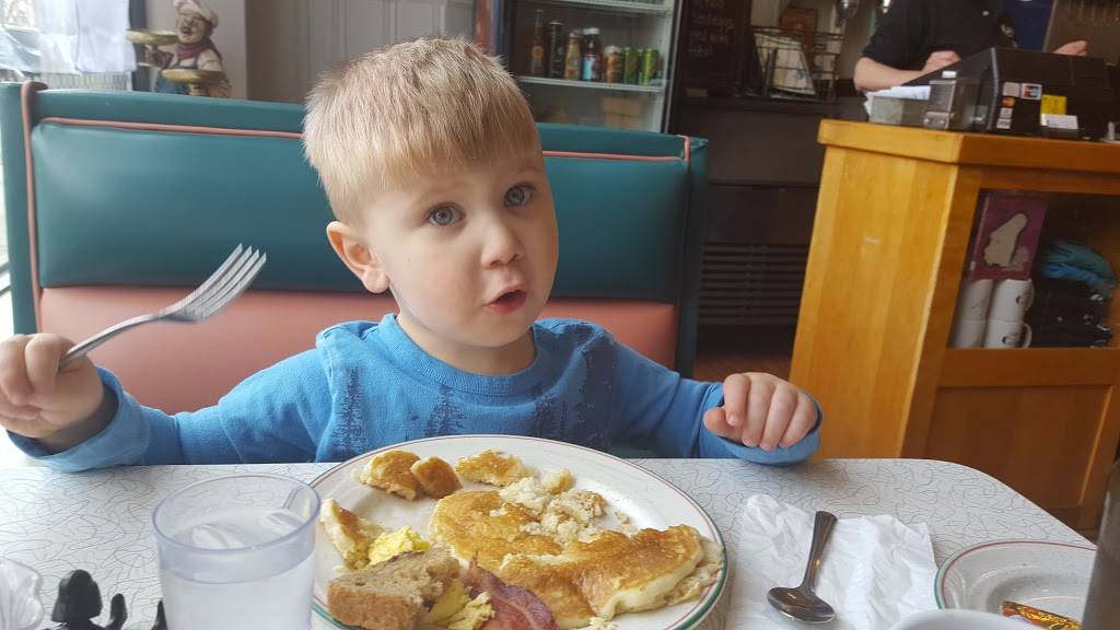 Cafe Calbay | restaurant | 24 W Burlington Ave, La Grange, IL 60525, USA | 7083522787 OR +1 708-352-2787