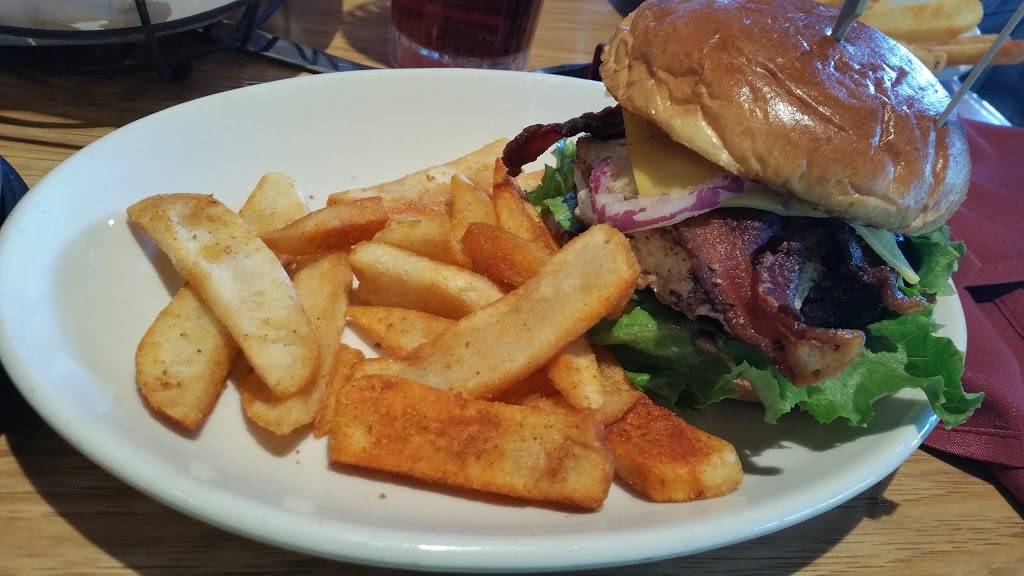 Twin Peaks | restaurant | 299 E Flatiron Crossing Dr, Broomfield, CO 80021, USA | 3034693825 OR +1 303-469-3825