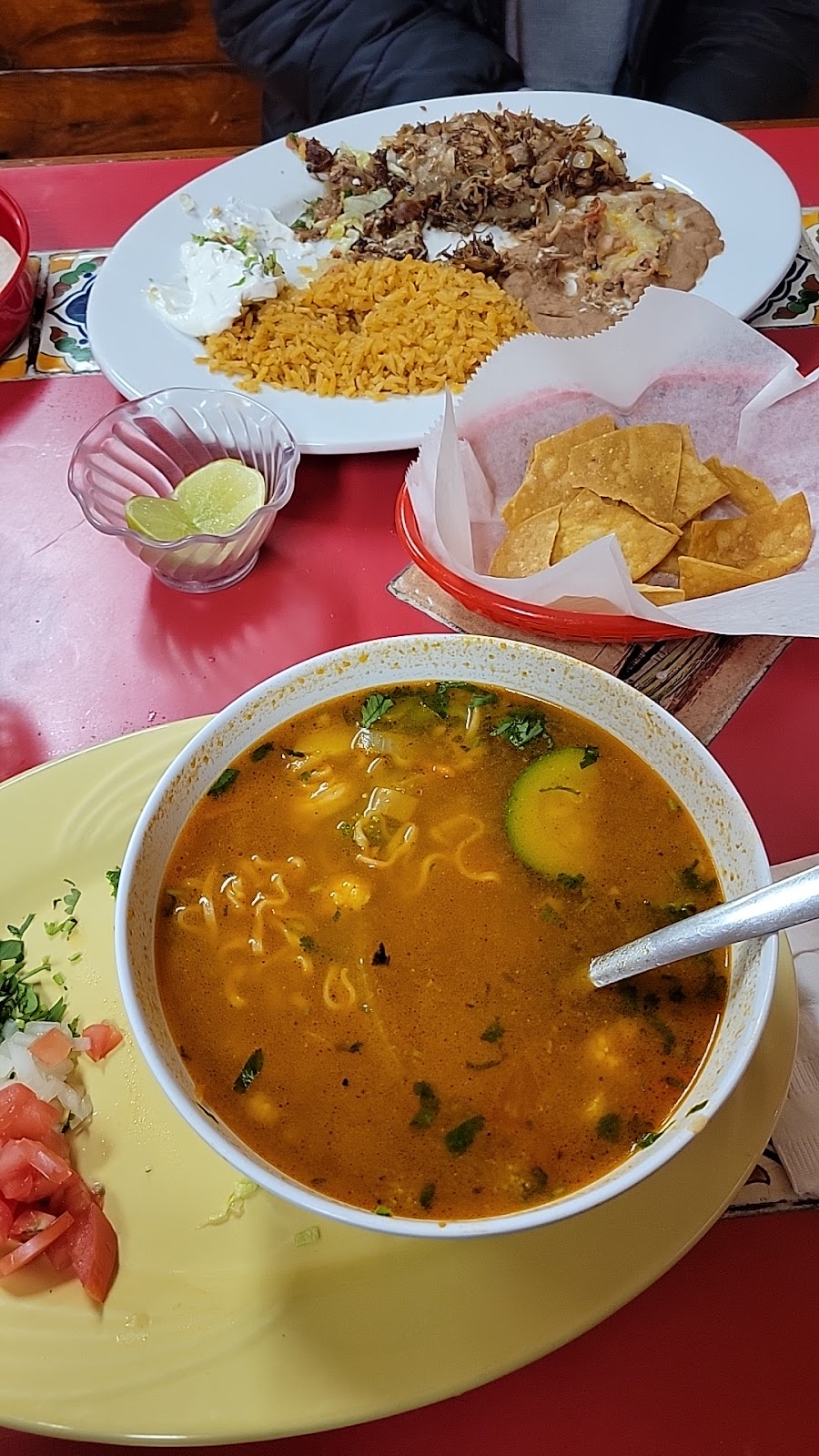 Serf & Javi Mexican Restaurant | restaurant | 158 S Main St, Red Bluff, CA 96080, USA | 5306902200 OR +1 530-690-2200