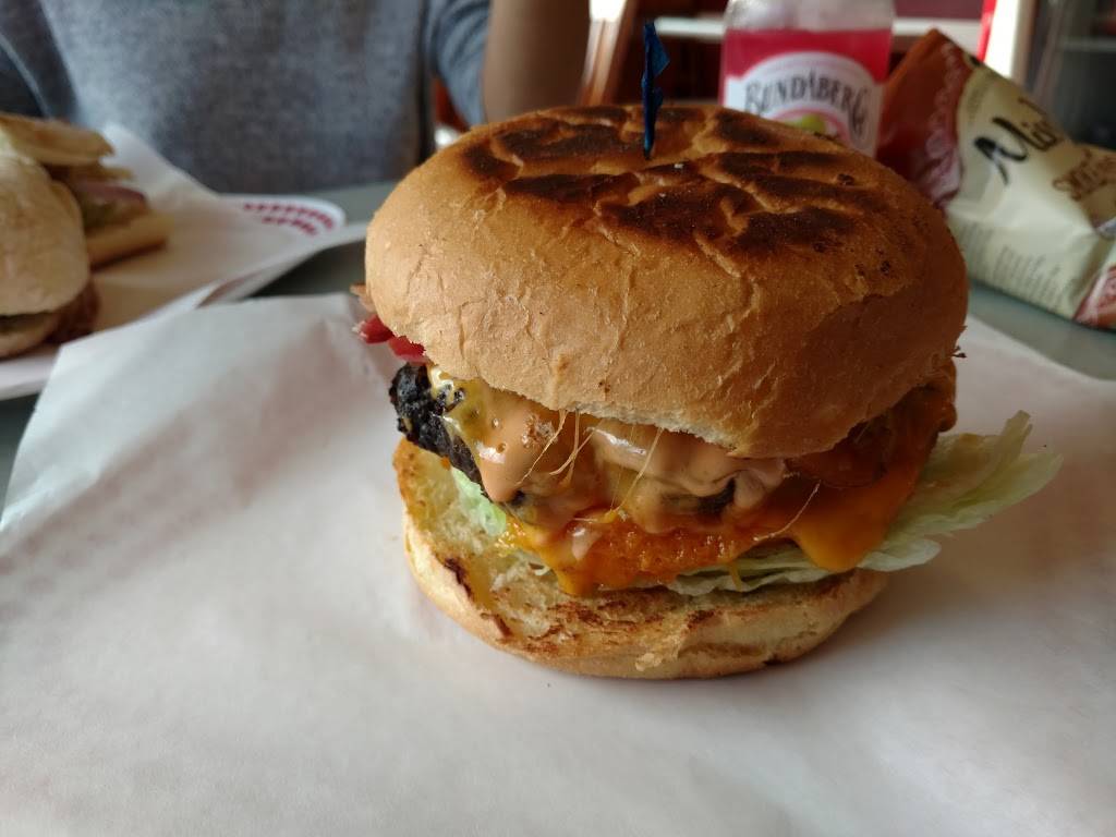 Mundos Sandwich & Burger House | cafe | 2233 N Fremont St, Monterey, CA 93940, USA | 8316569244 OR +1 831-656-9244