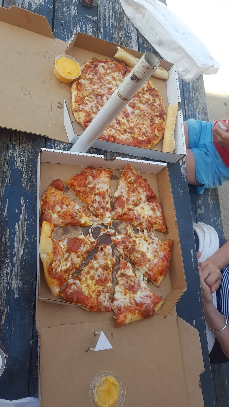 Little Italys Pizza | restaurant | 110 W Main St, Mt Olive, IL 62069, USA | 2179993880 OR +1 217-999-3880