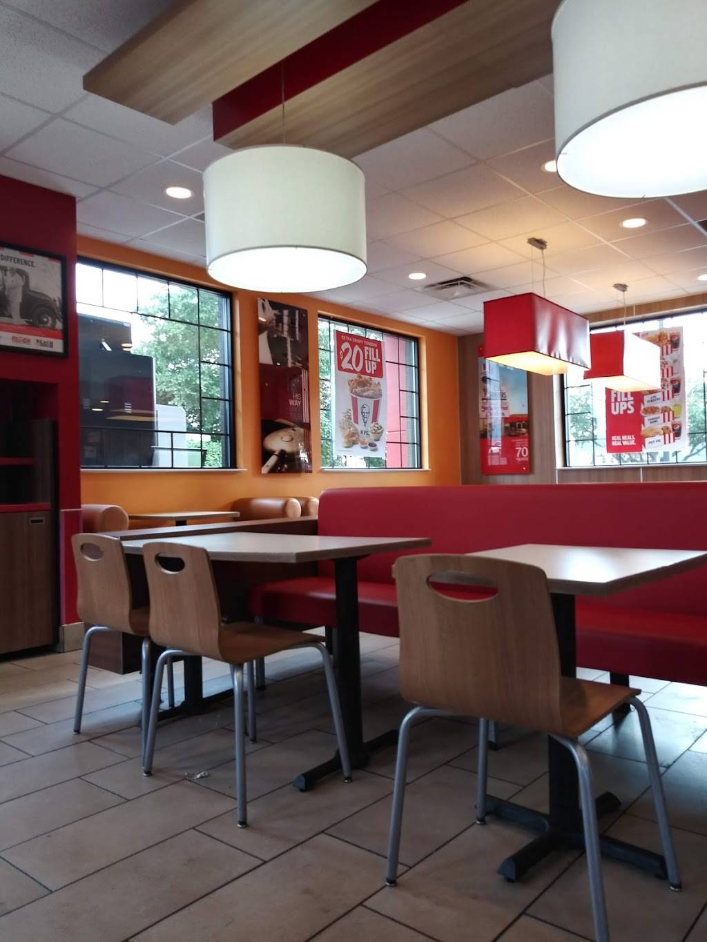 KFC | restaurant | 915 N Interstate 35, DeSoto, TX 75115, USA | 9722246042 OR +1 972-224-6042