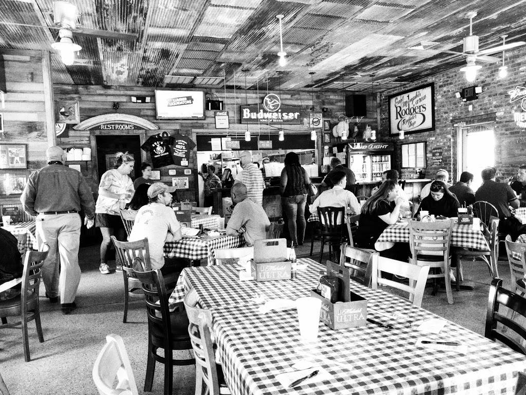 Guss World Famous Fried Chicken | restaurant | 730 S Mendenhall Rd, Memphis, TN 38117, USA | 9017672323 OR +1 901-767-2323