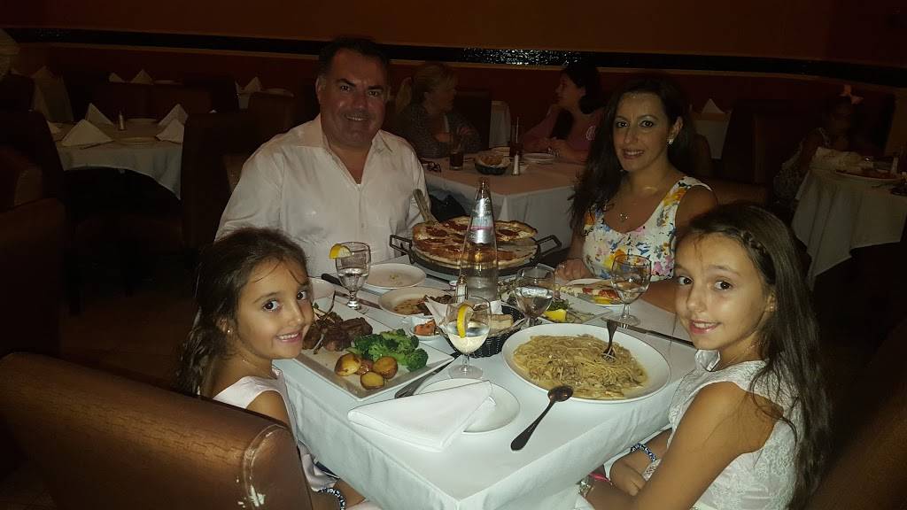 Café Luna | restaurant | 31 Page Ave, Staten Island, NY 10309, USA | 7182278582 OR +1 718-227-8582