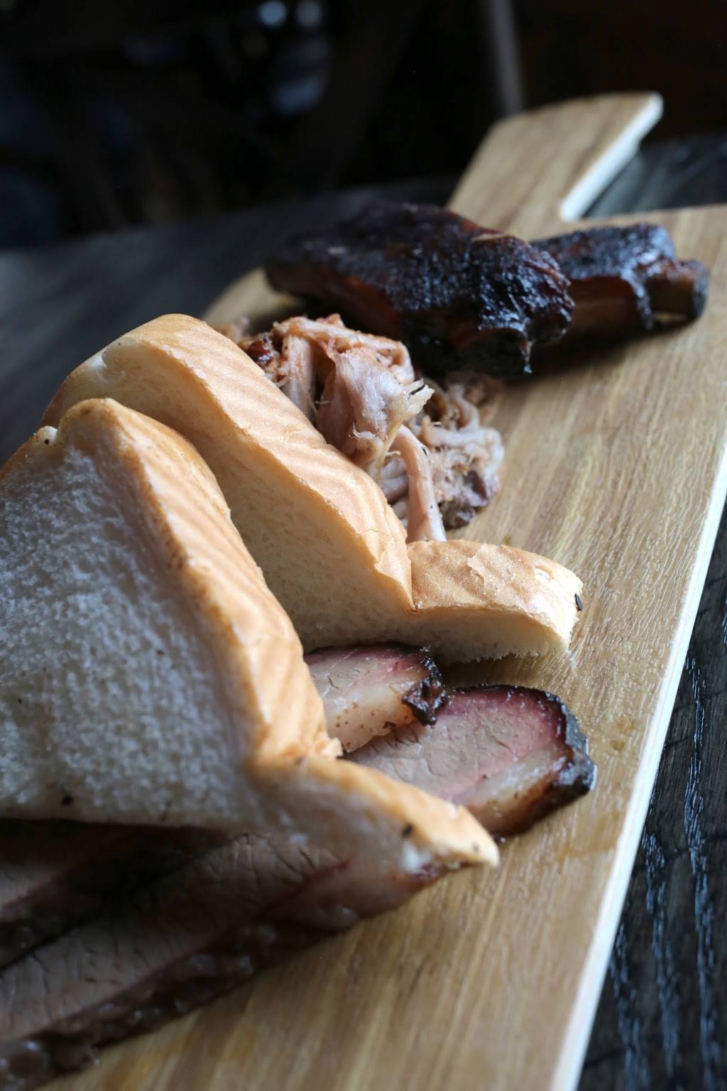 Smoke BBQ Brew Venue | restaurant | 1170 E Commerce St, San Antonio, TX 78205, USA | 2102539919 OR +1 210-253-9919