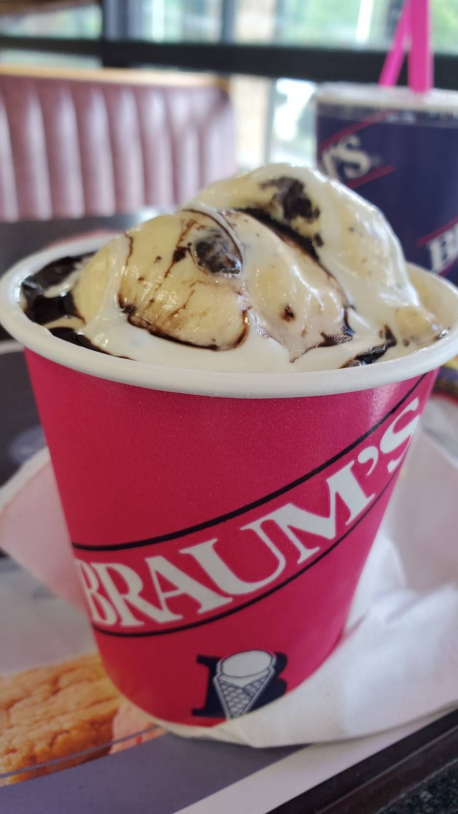 Braums Ice Cream & Burger Restaurant | restaurant | 2511 N College Ave, Fayetteville, AR 72703, USA | 4794448245 OR +1 479-444-8245
