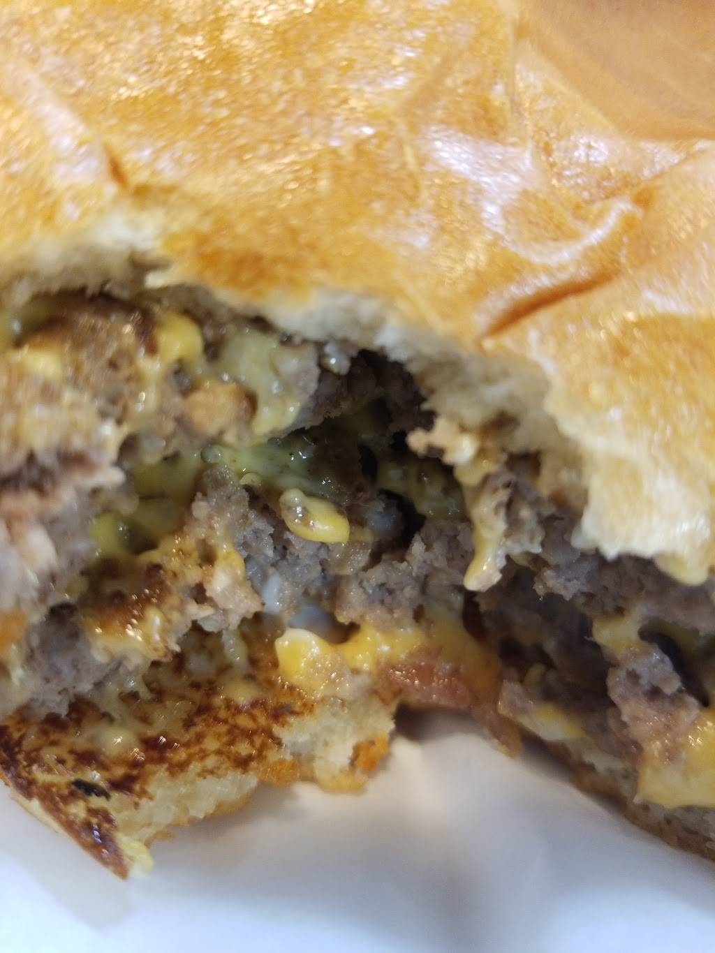 Hardees | restaurant | 907 Lawrence Dr, Burlington, IA 52601, USA | 3197524029 OR +1 319-752-4029