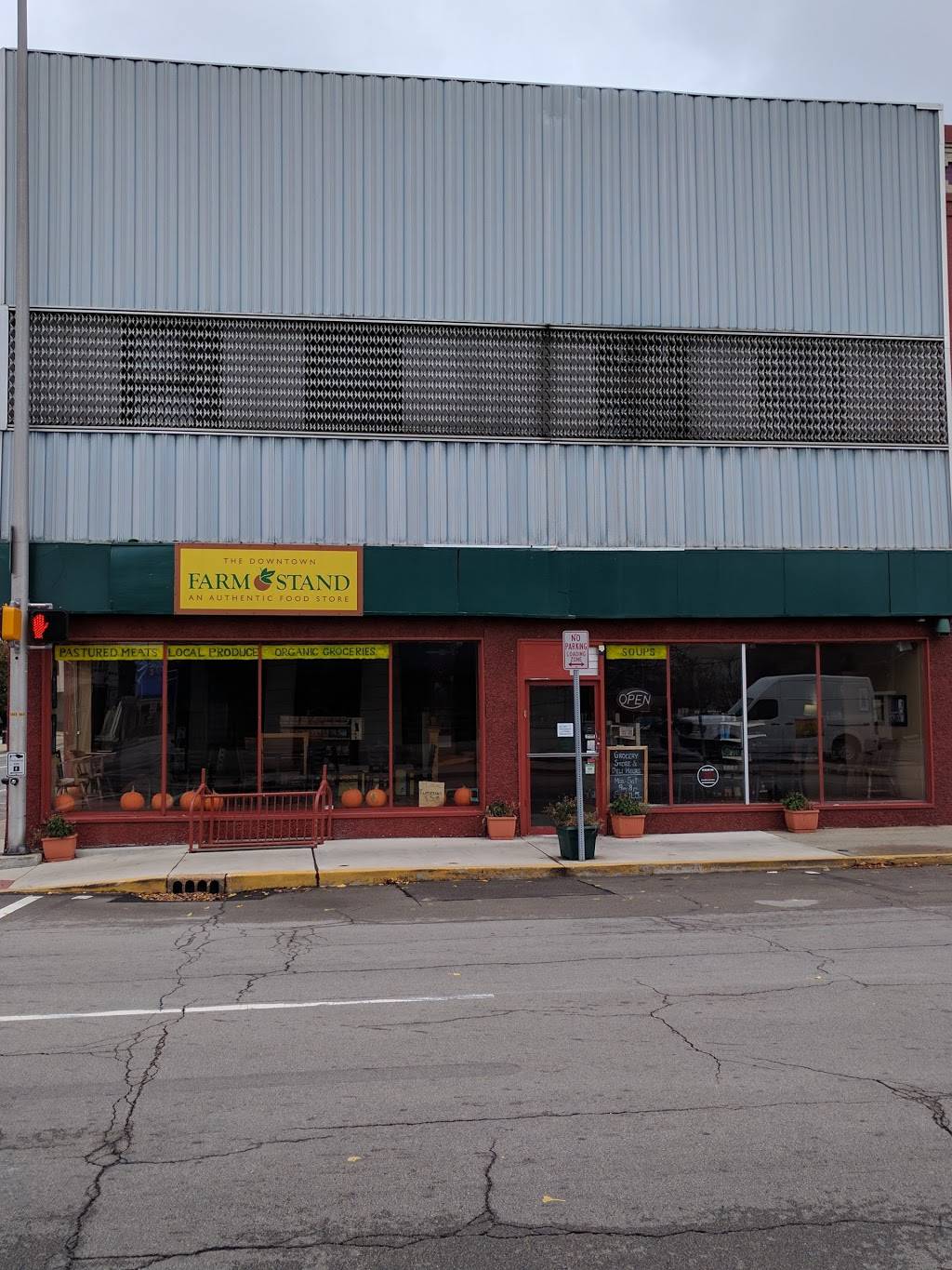 The Downtown Farm Stand | restaurant | 125 E Main St, Muncie, IN 47305, USA | 7652883775 OR +1 765-288-3775