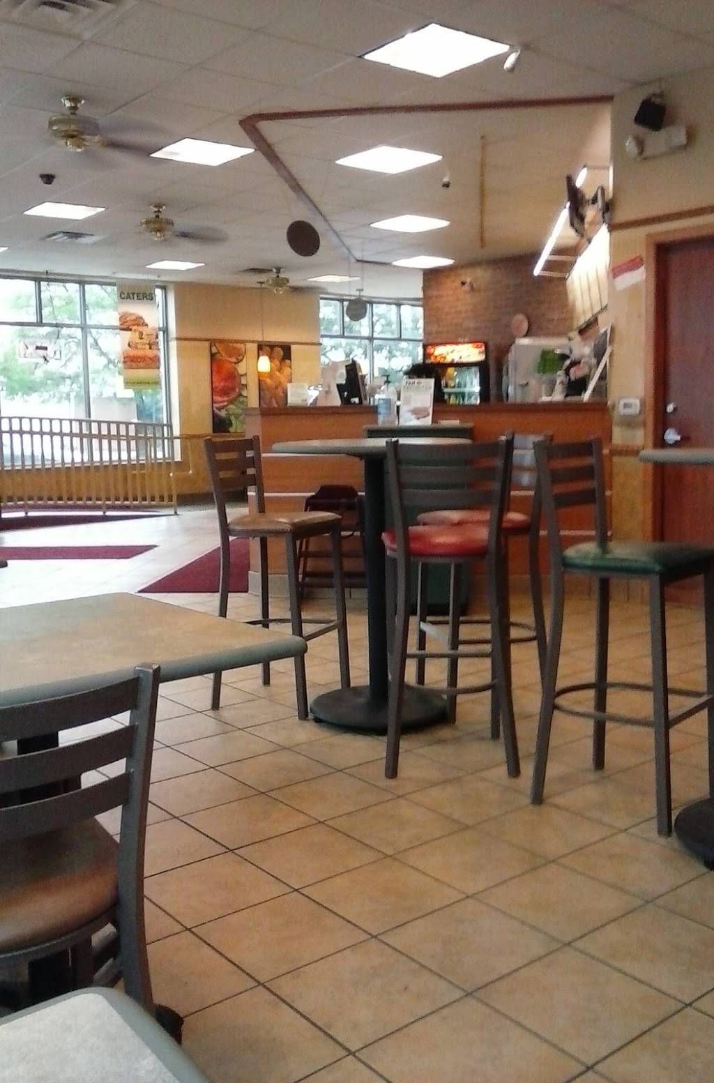Subway | restaurant | Subway/Daycare/StripCtr, 3434 W North Ave Unit A, Milwaukee, WI 53208, USA | 4148735338 OR +1 414-873-5338